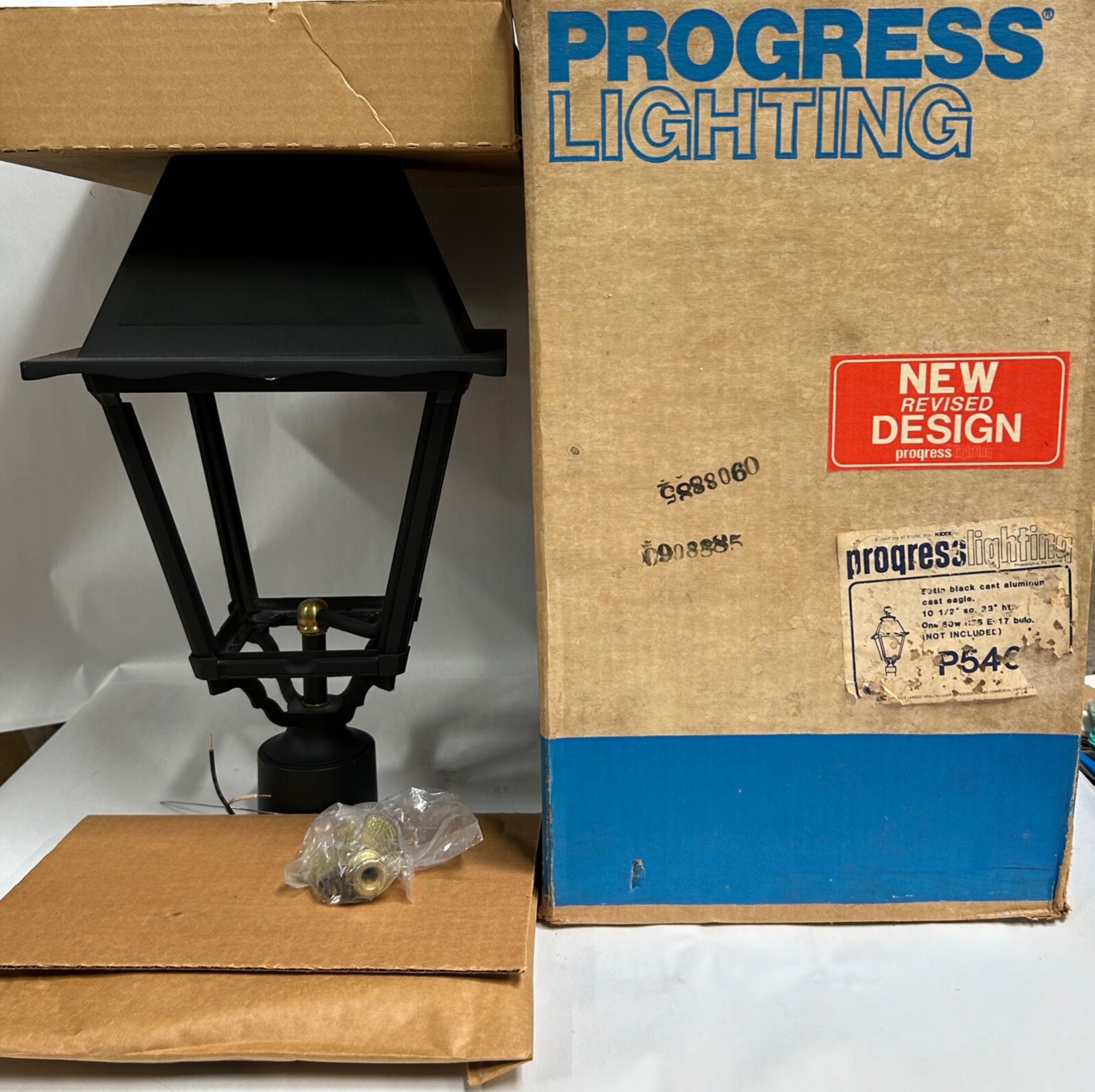 NEW Progress P-5460 Blk Cast Aluminum Outdoor Pole Top Lamp Lantern Light (A50)