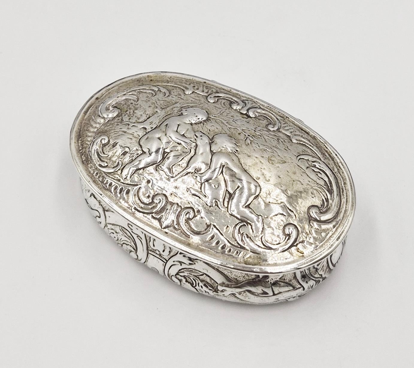 18TH CENTURY FRENCH SOLID SILVER REPOUSSE OVAL SNUFF BOX c1780