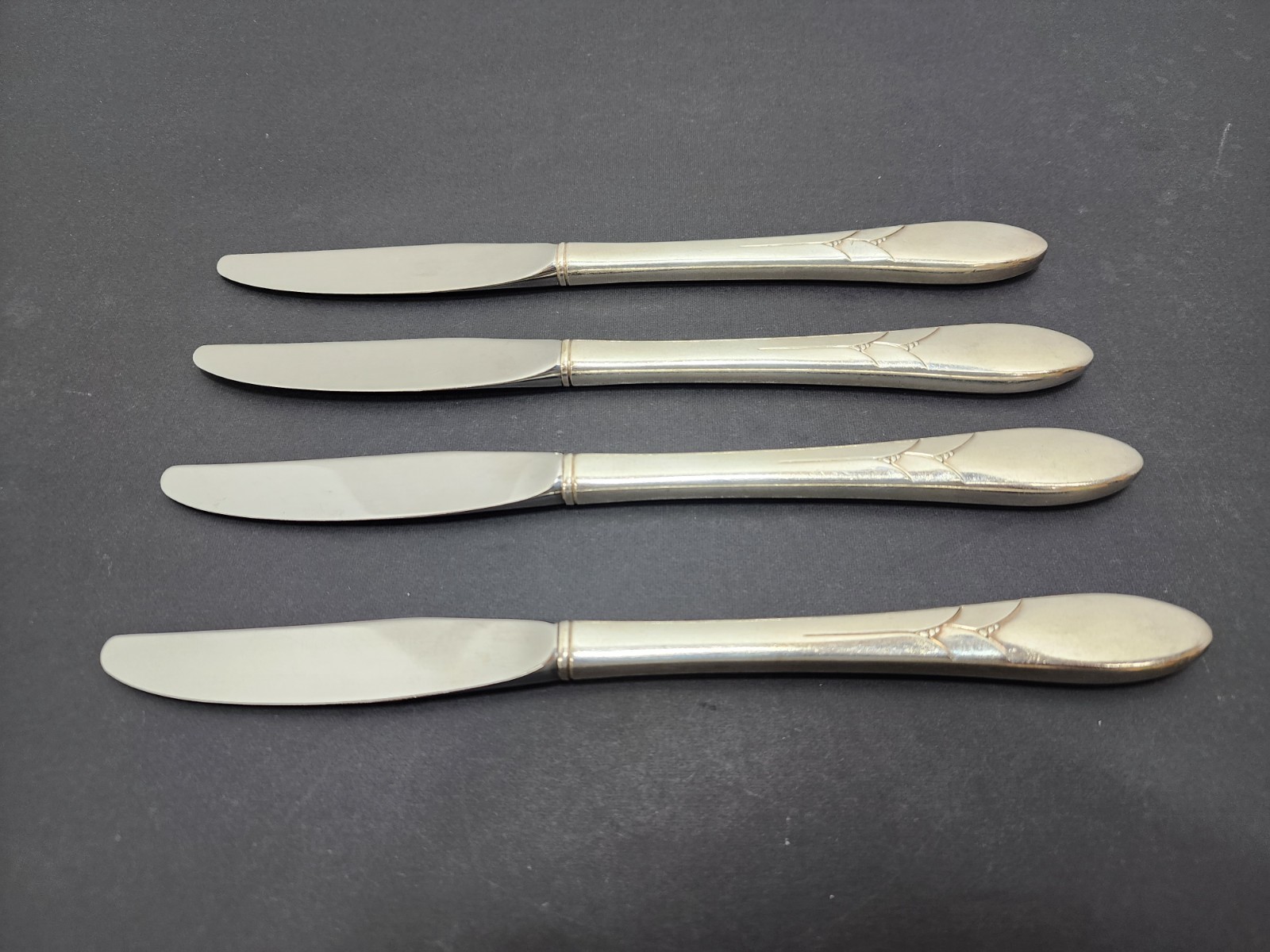 Lot of 4 Oneida Community LADY HAMILTON Dinner Knife Silverplate Flatware