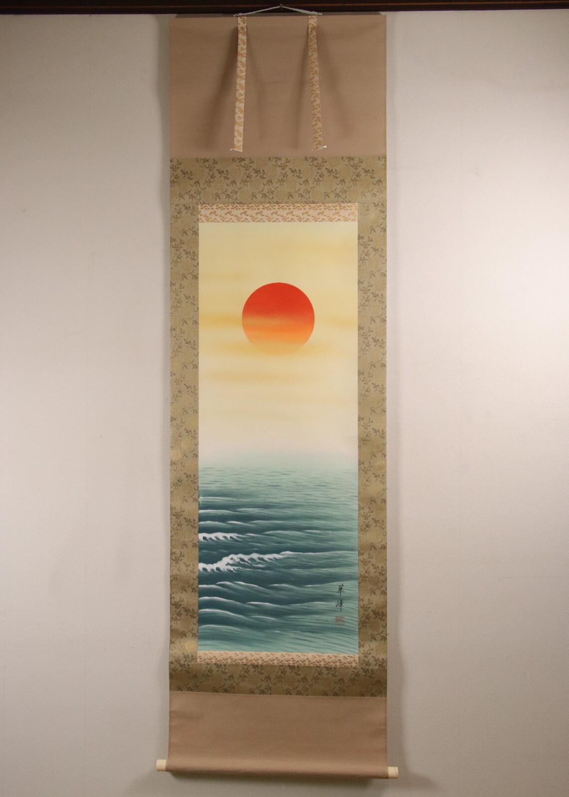 Japanese Hanging Scroll Hand Painted ‘Rising Sun Waves’ By 華峰 Kahou W/Box