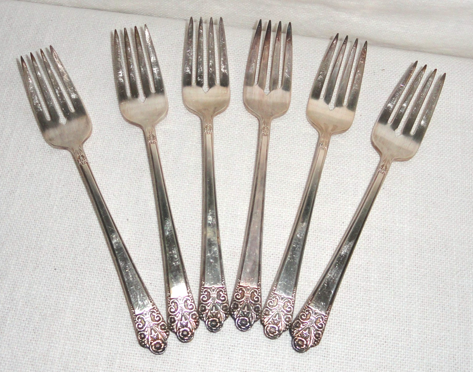 6 Rogers Deluxe Plate Salad Forks ~ Precious ~ Silverplate Flatware ~ 6.75”