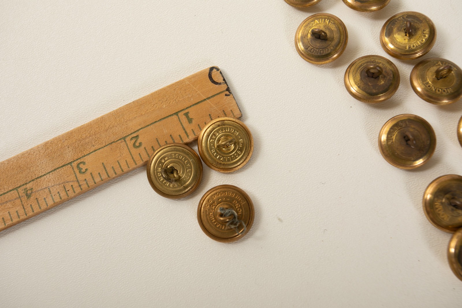 RCAF Royal Canadian Airforce 15 Button Lot (P3L-18/JSF6)7/8″ Brass Gaunt Sculley