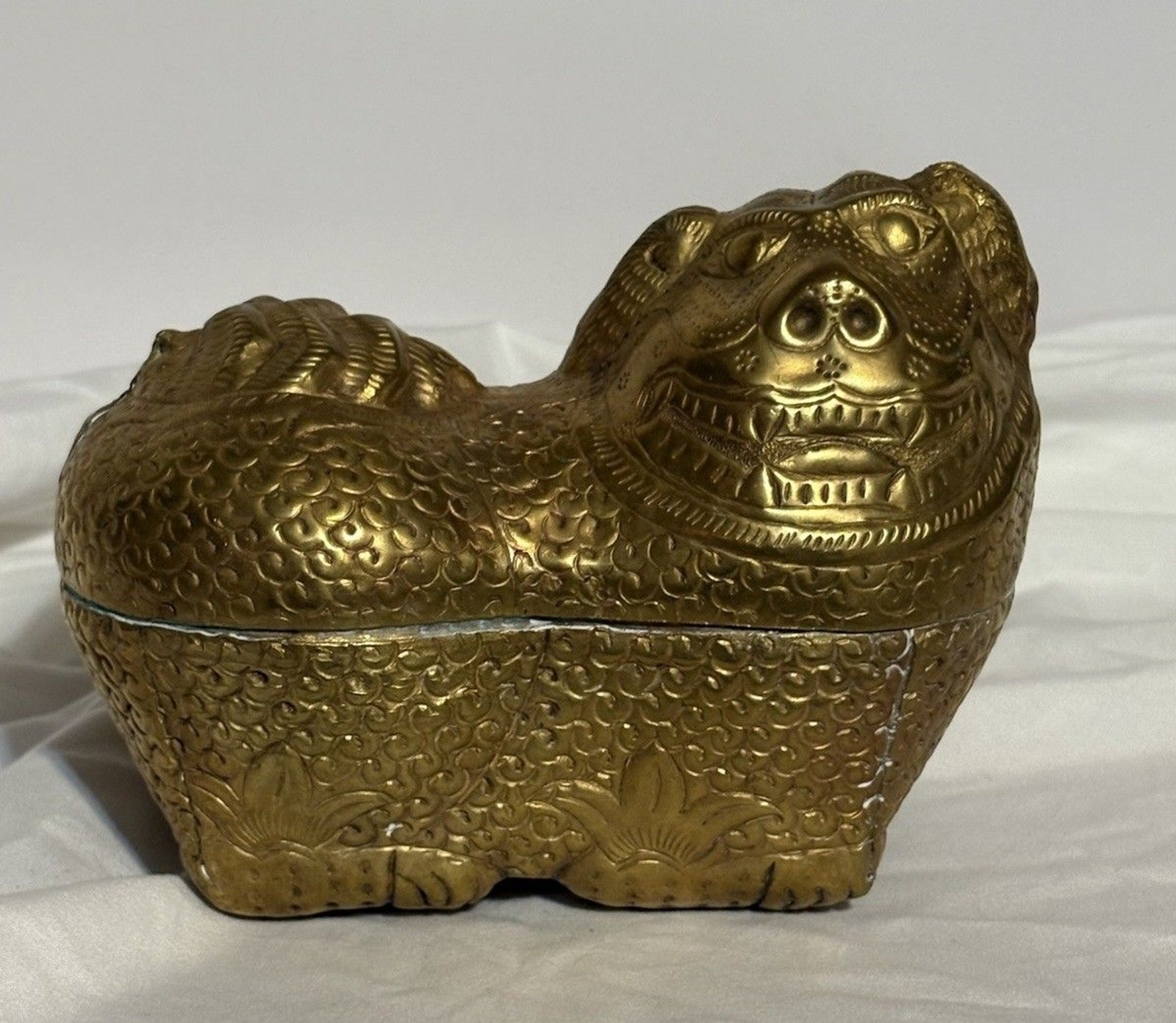 Rare Foo Dog Lion Tea Trinket Handmade Box Vintage Asian Gold Patina