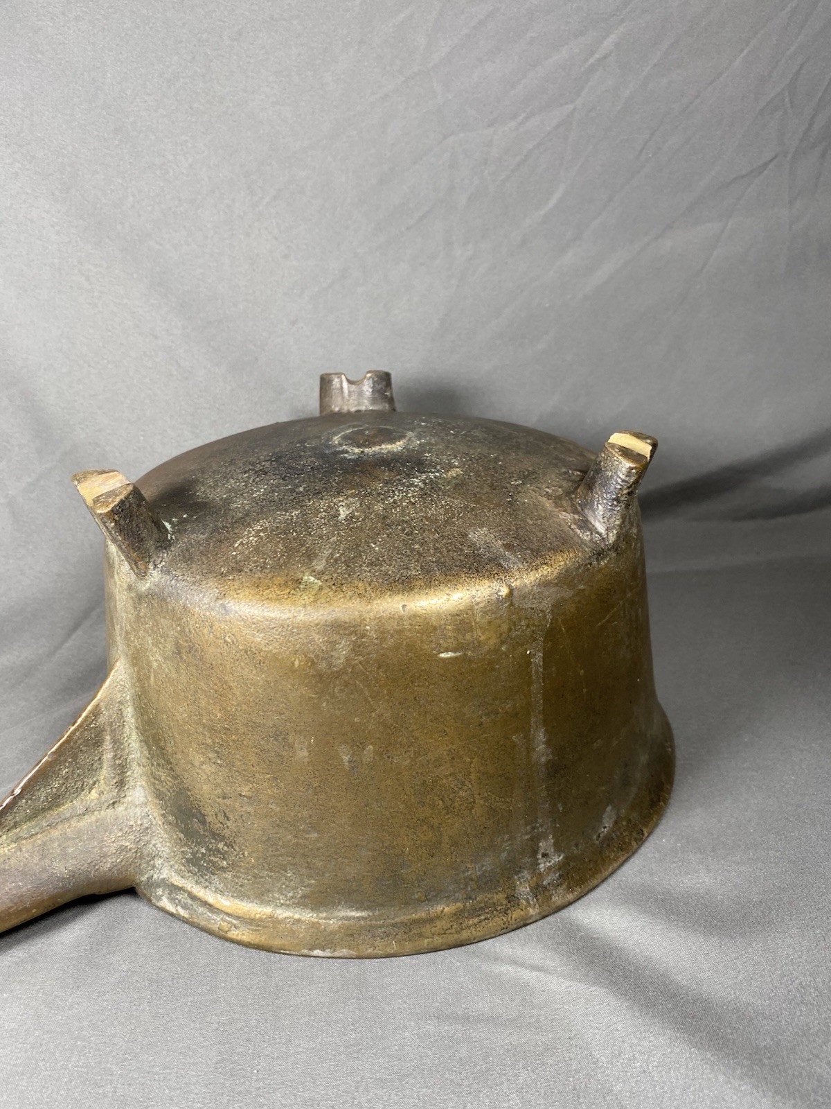 ANTIQUE 17TH 18TH C CAST BRONZE FOOTED POSNET COOKING POT W/ FOUNDRY MARK *READ