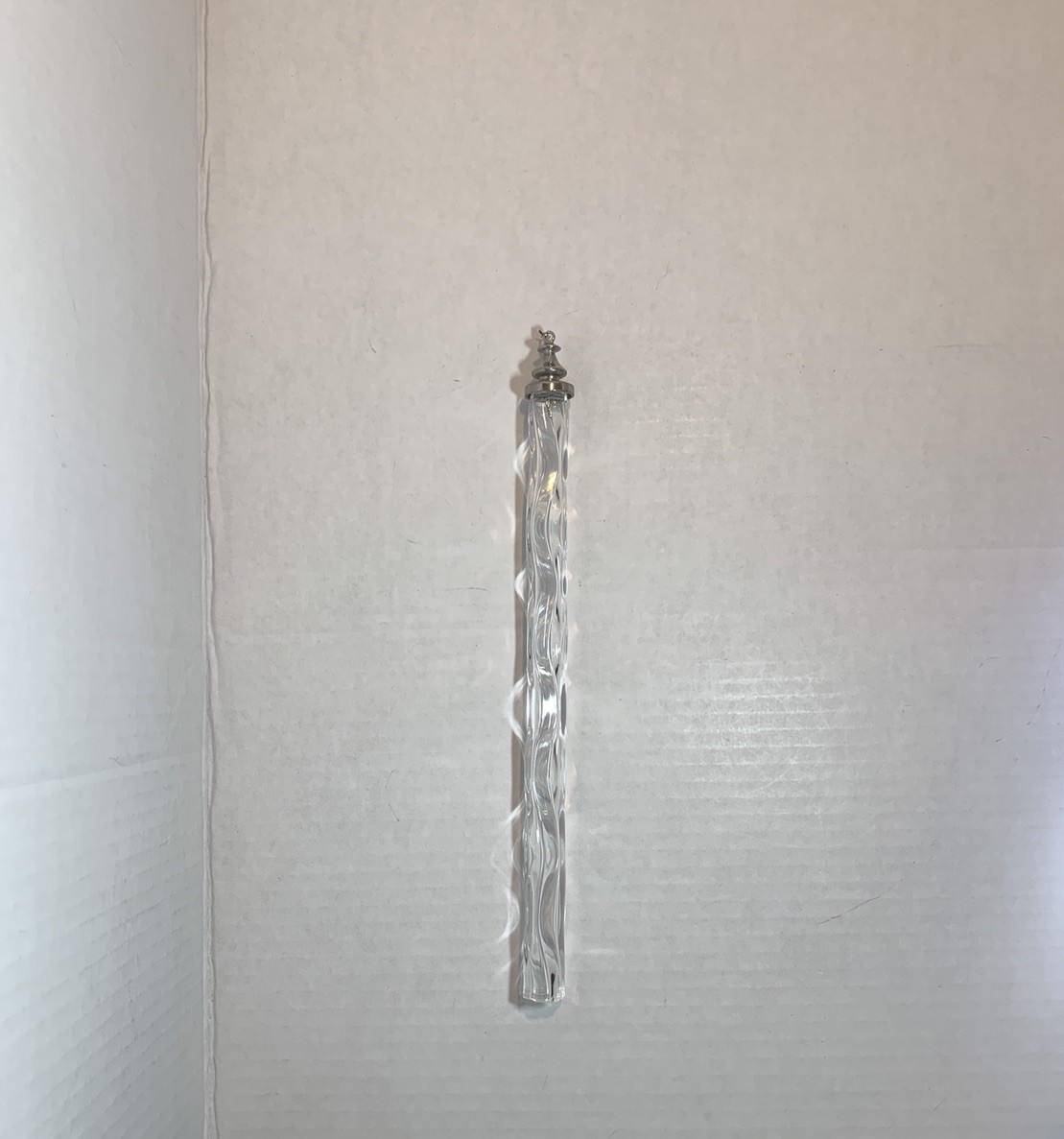 Unique Glass Crystal Wavy Pattern Rod with Silver Top Clasp 12.5″ Length