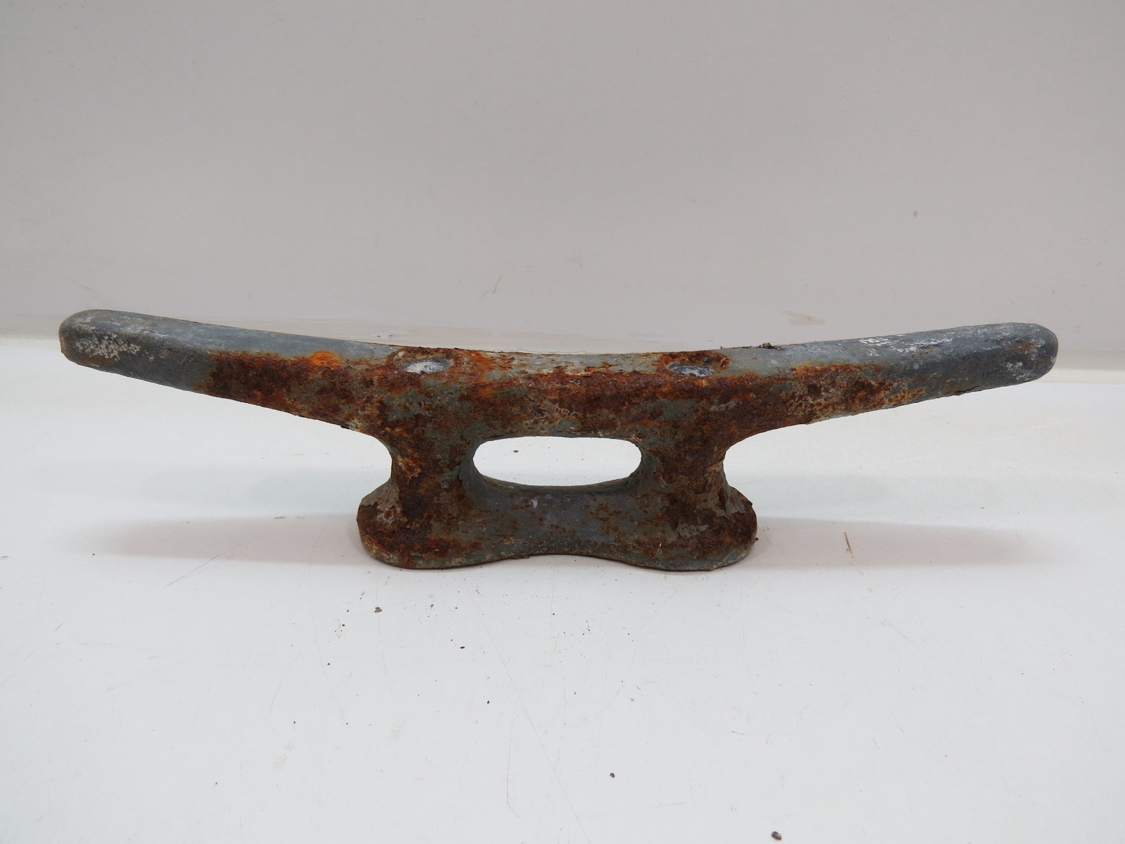 Used RUSTY 12 inch Cast Iron Boat Dock Cleat Tiki Hut Bar Yard Art (D3C979C)