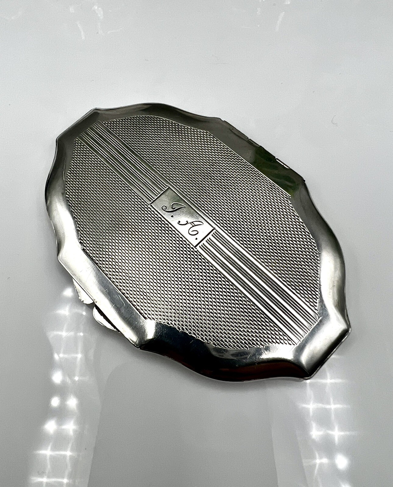 Heavy Vintage 1944 Solid Silver Scalloped Design Compact R.Davis & Co 81.8g
