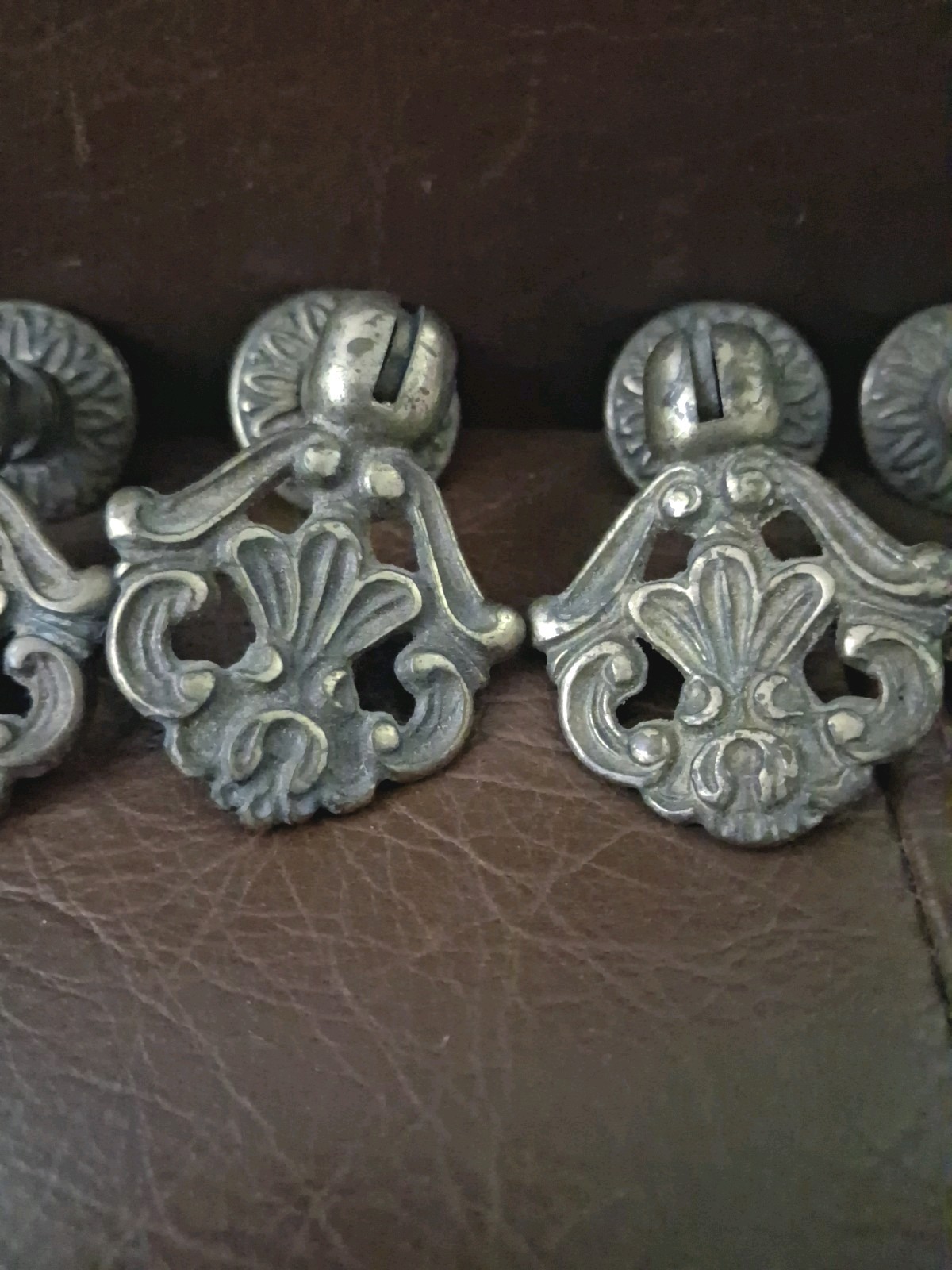 Set 5 Brass Drop Handles with Back Plates Fleur de Lis Cabinet Dresser Old