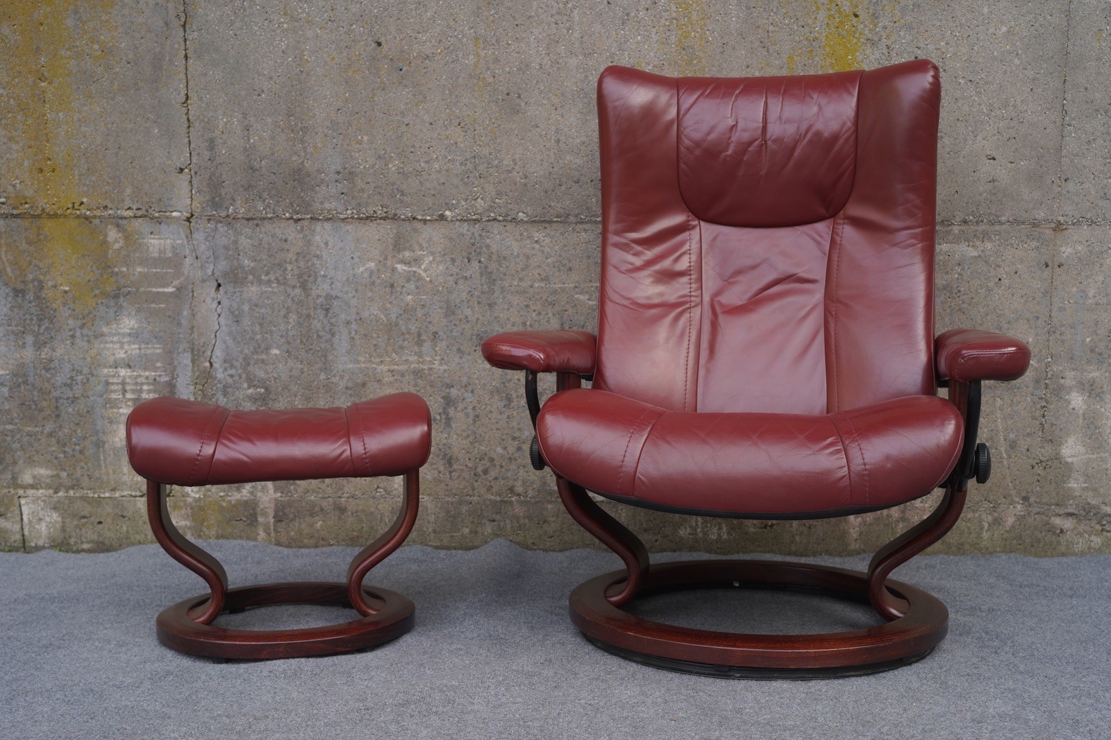 Danish Modern Ekornes Stressless Large Eagle Classic Recliner Chair & Ottoman