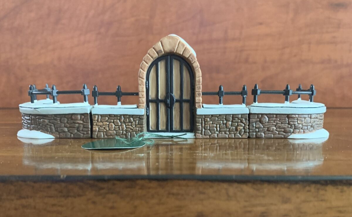 Heritage Village Collection Department 56 Figurine Churchyard Gate Fence #5806-8