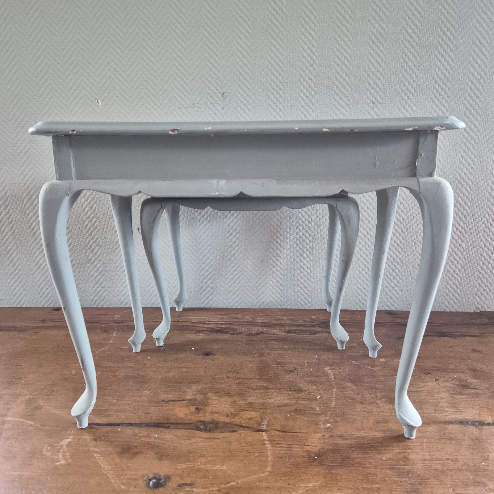 Antique 2 Nesting Tables Queen Anne Solid Wood Cabriolet Legs Carved Floral Swag