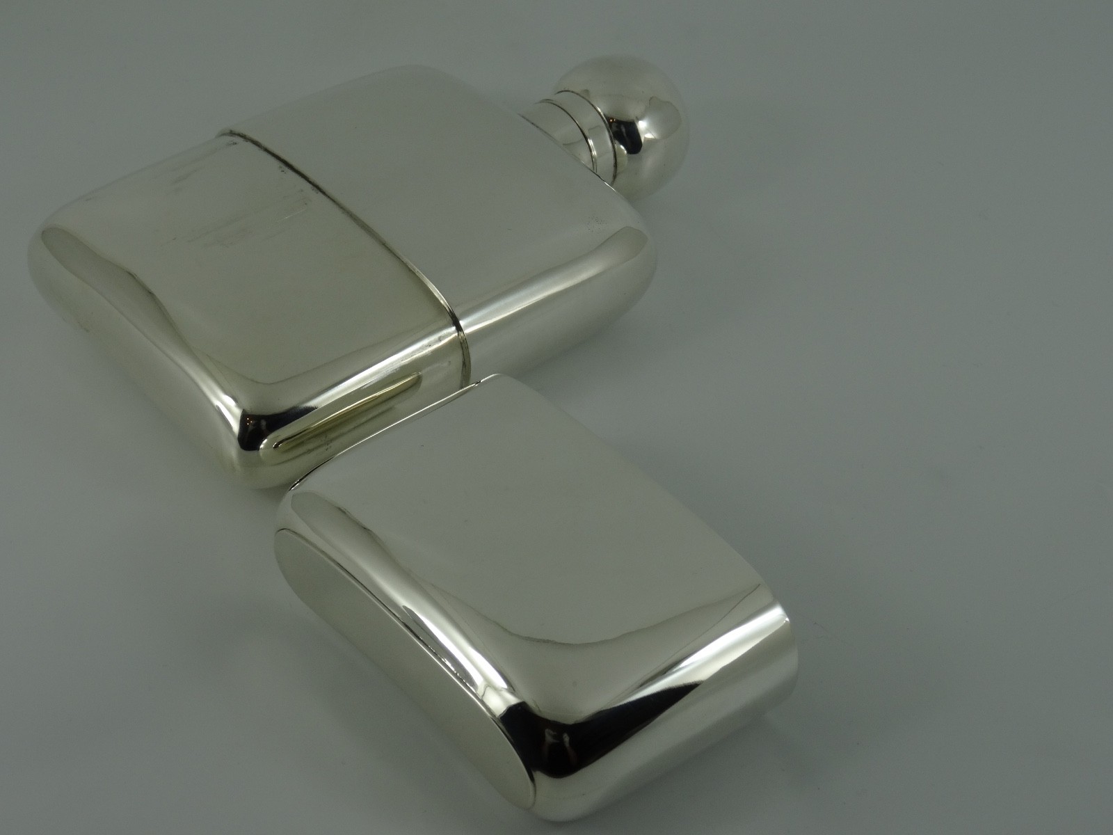 SOLID STERLING SILVER HANDSOME GEORGE V HIP FLASK & CUP BIRMINGHAM 1911 235G
