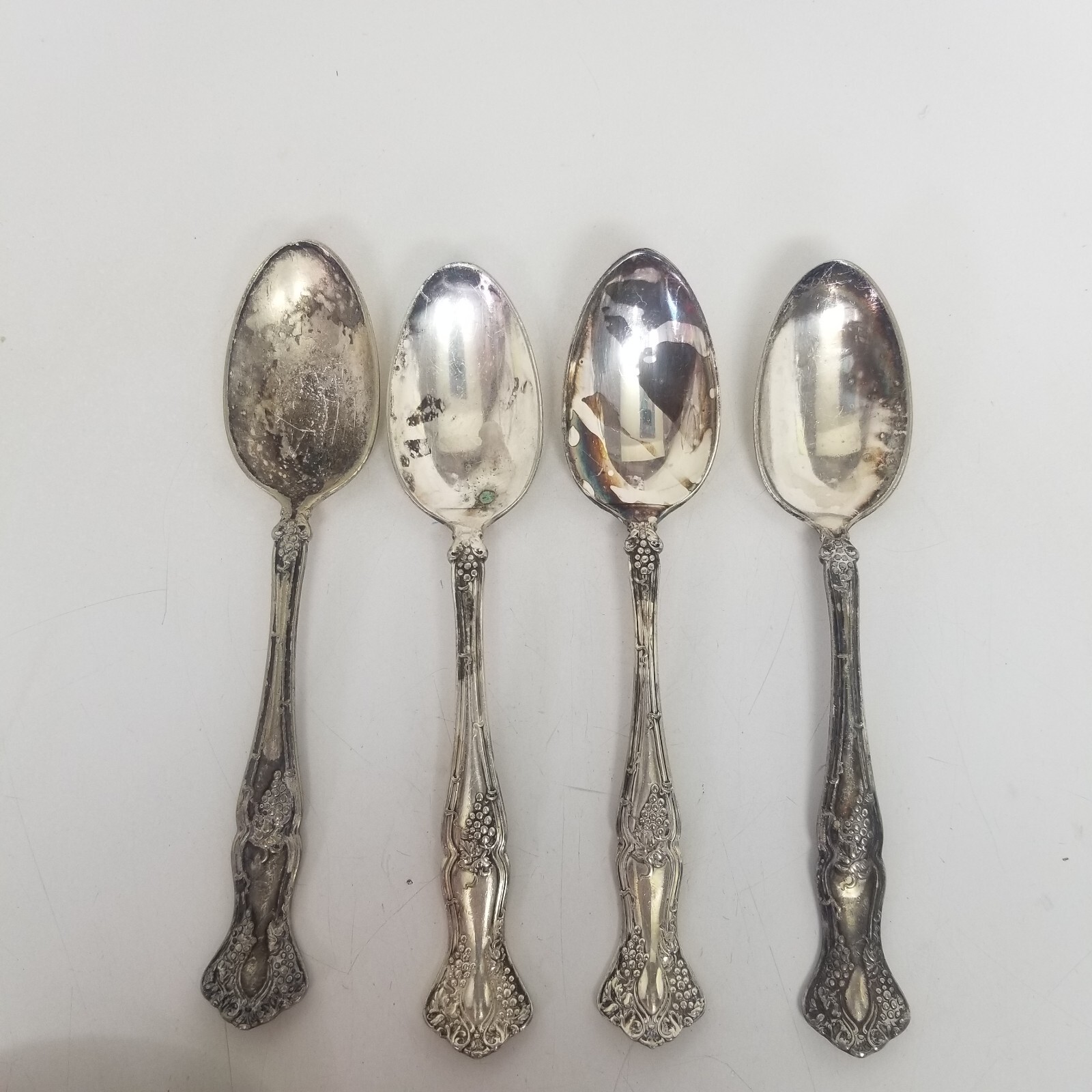 1847 Rogers Bros Vintage Grape Pattern Silver Plate Tea And Serving spoon Lot 5