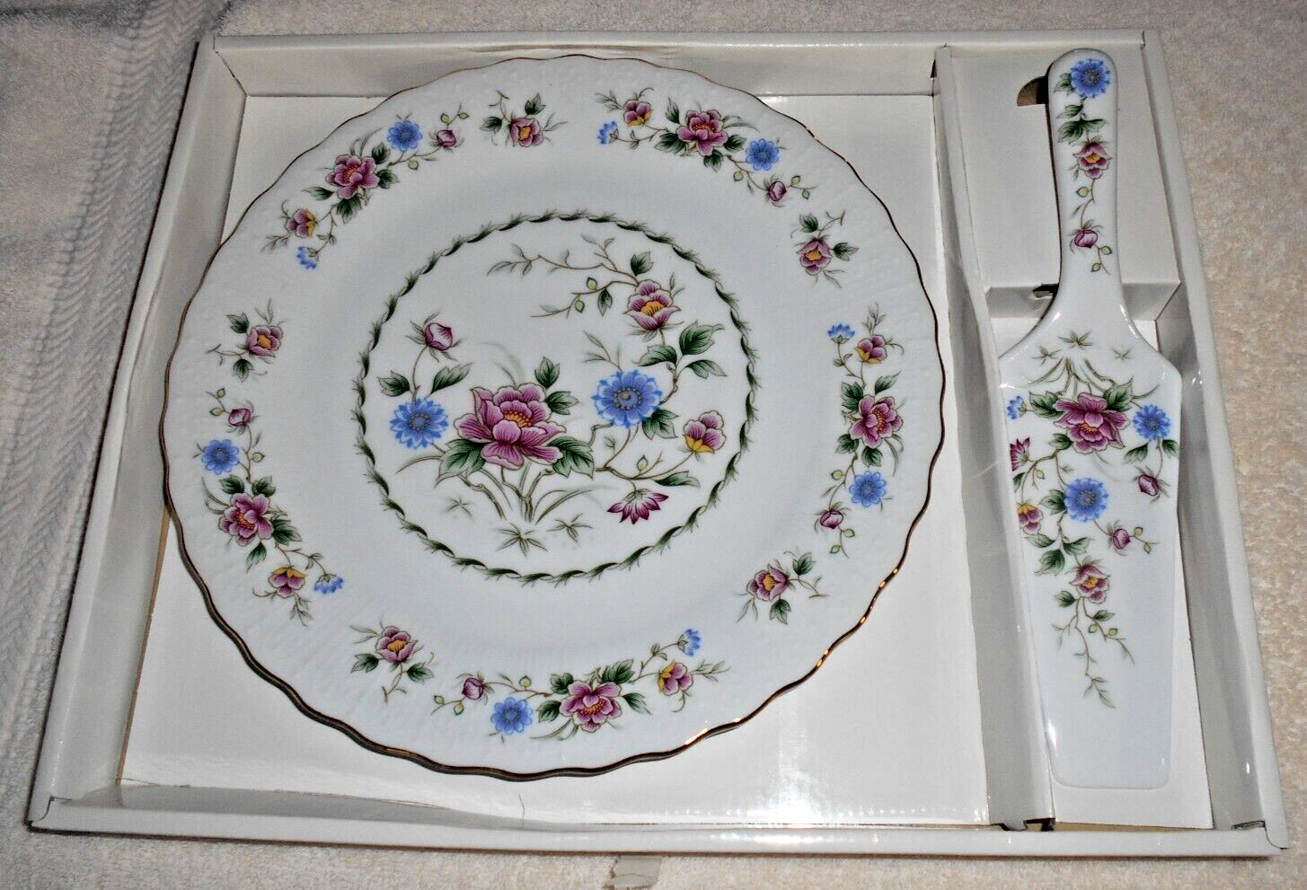 Andrea by Sadek 10″ Fine Porcelain China Cake Plate/Server