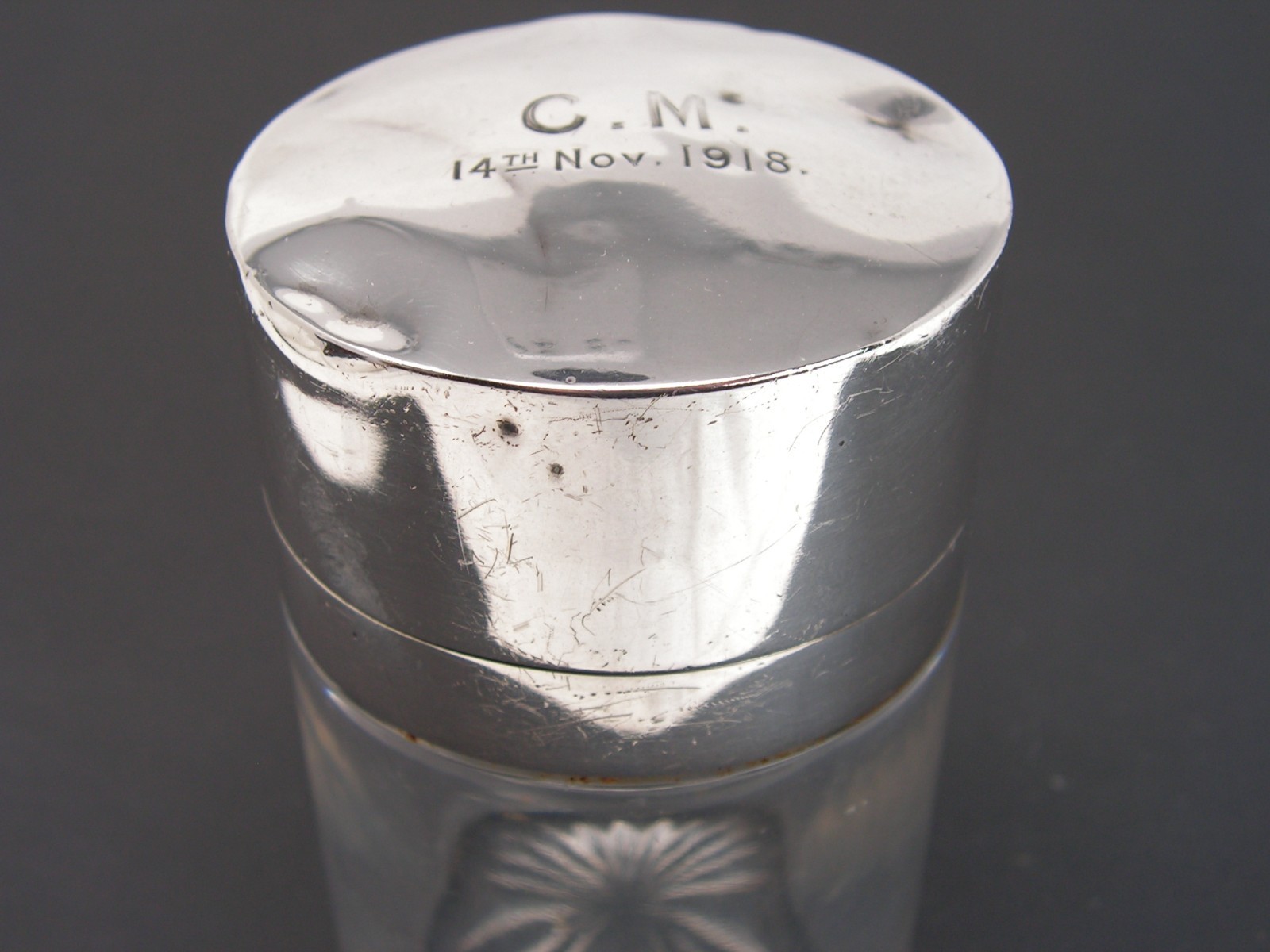 ANTIQUE WWI 14th NOVEMBER 1918 LARGE SILVER TOPPED VANITY DRESSING TABLE JAR