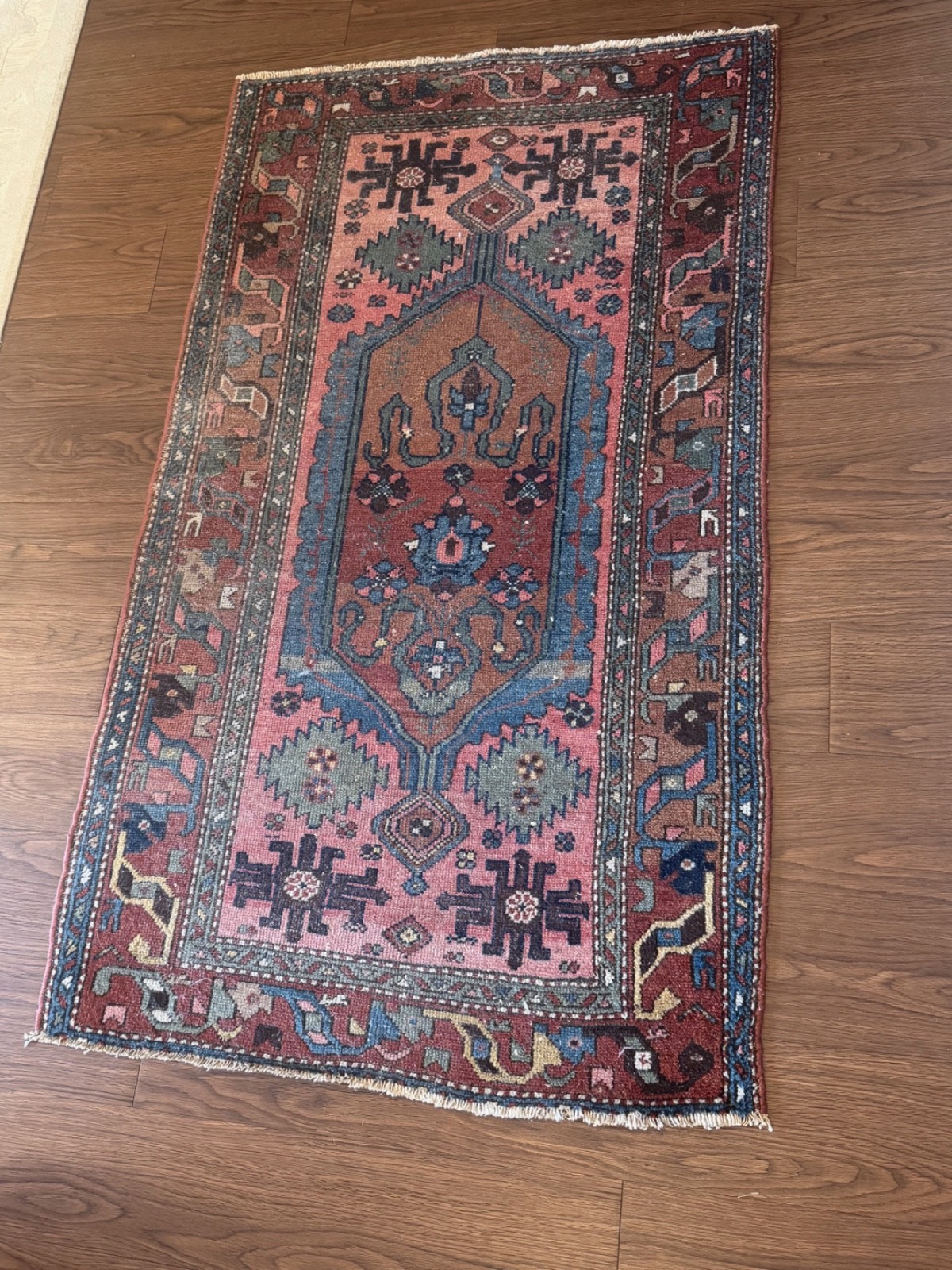 Antique Early 20th Century Oriental Rug Carpet w/ Geometric Design 32 1/2″ x 56″