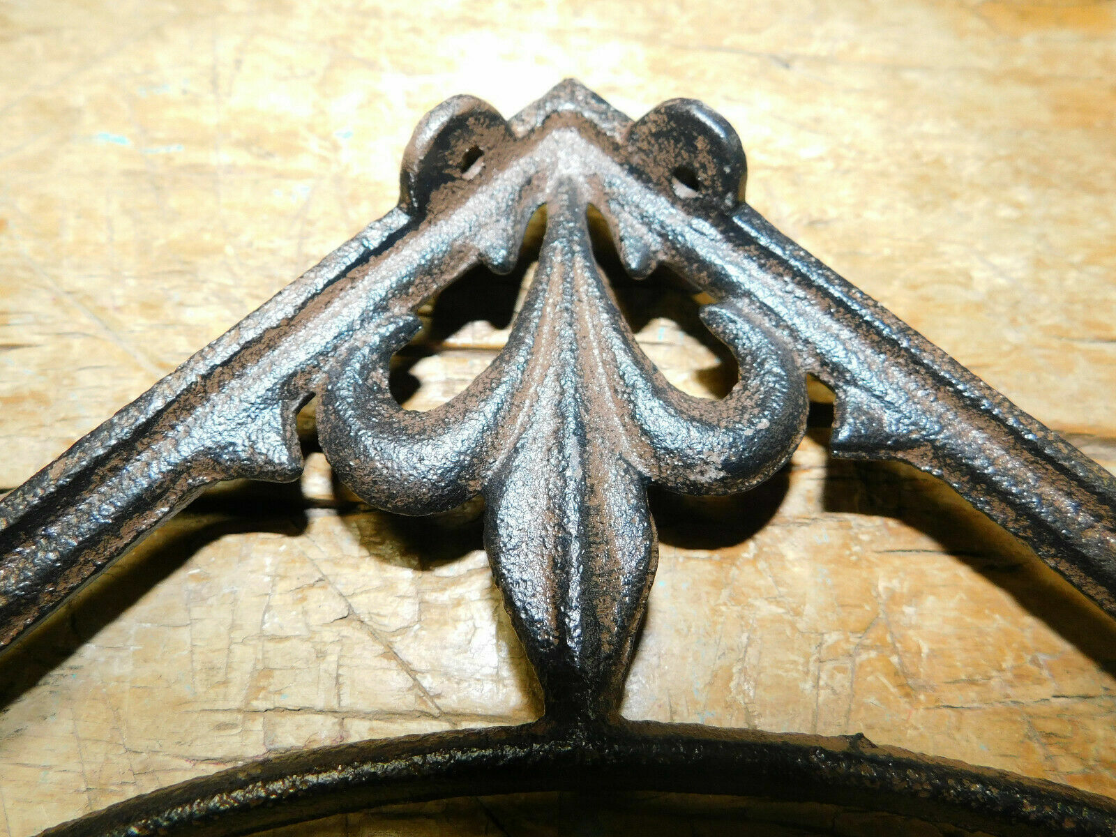 2 Cast Iron Antique Style Fleur De Lis Bracket Garden Brace Shelf Angle Corbel