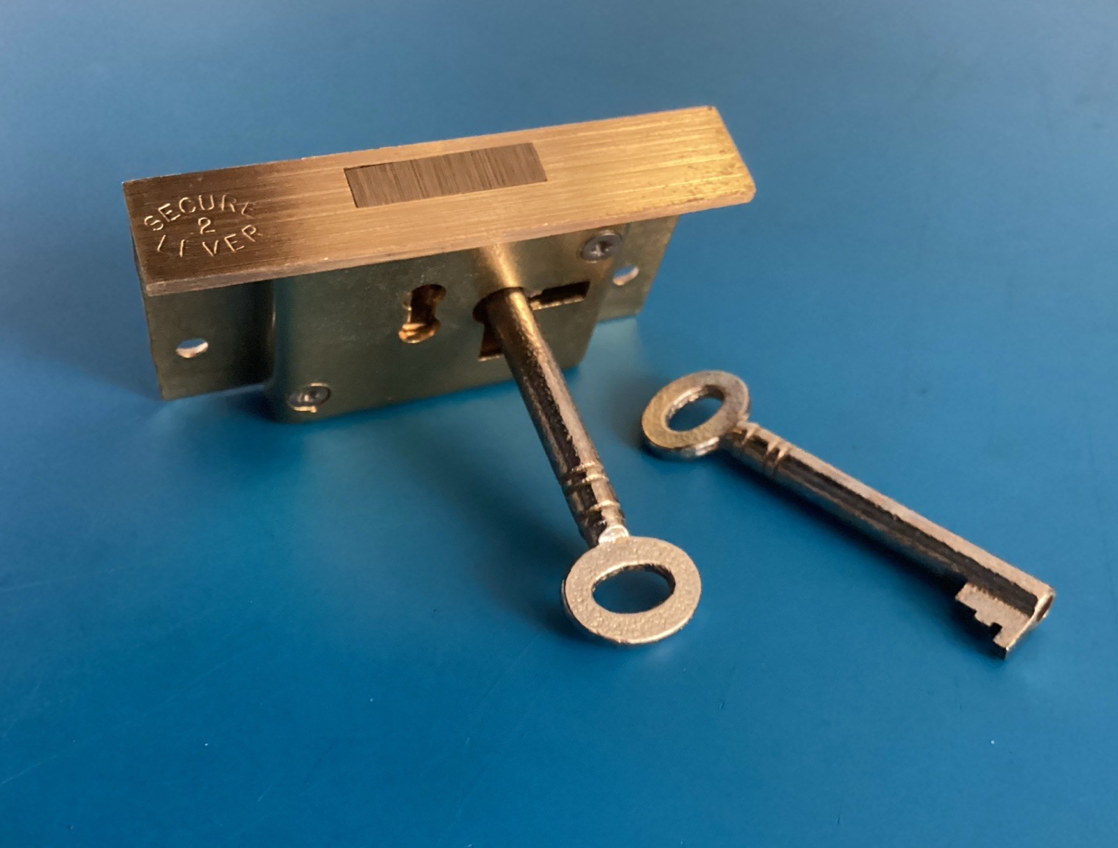 Vintage Antique Brass R/H Door Lock / Till Lock + 2 Keys 64mm X 39mm X 13mm.