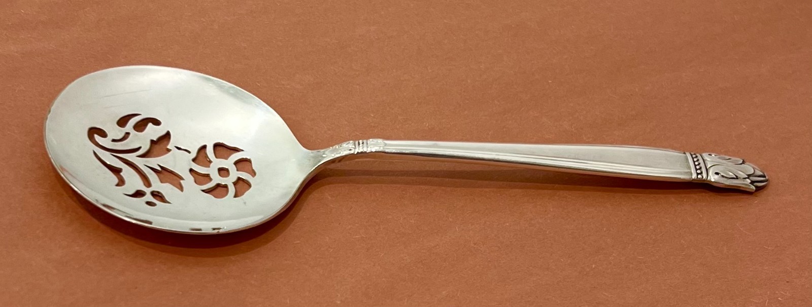 1938 Holmes & Edwards DANISH PRINCESS Silverplate 7 5/8″ PIERCED TOMATO SERVER