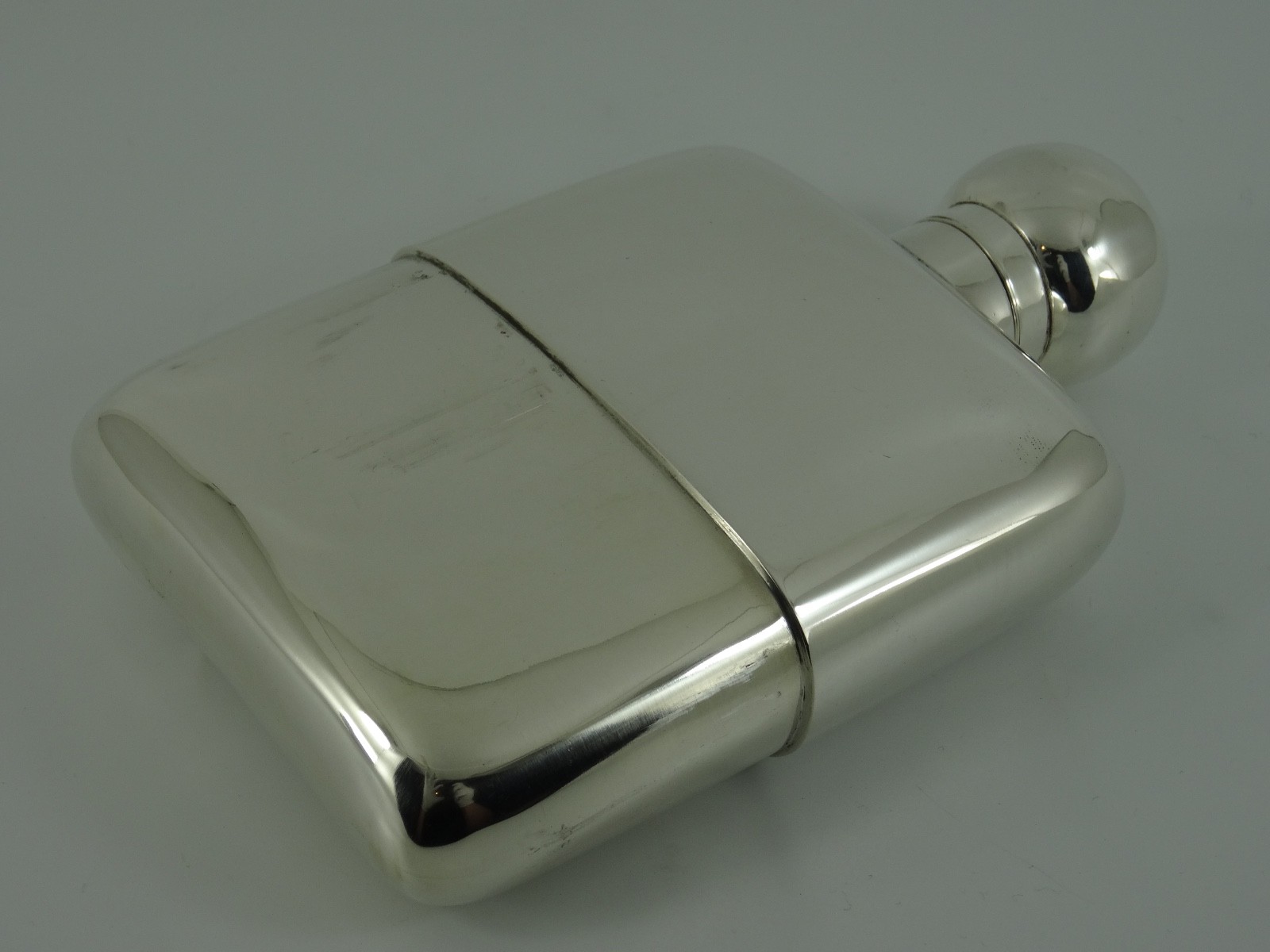 SOLID STERLING SILVER HANDSOME GEORGE V HIP FLASK & CUP BIRMINGHAM 1911 235G