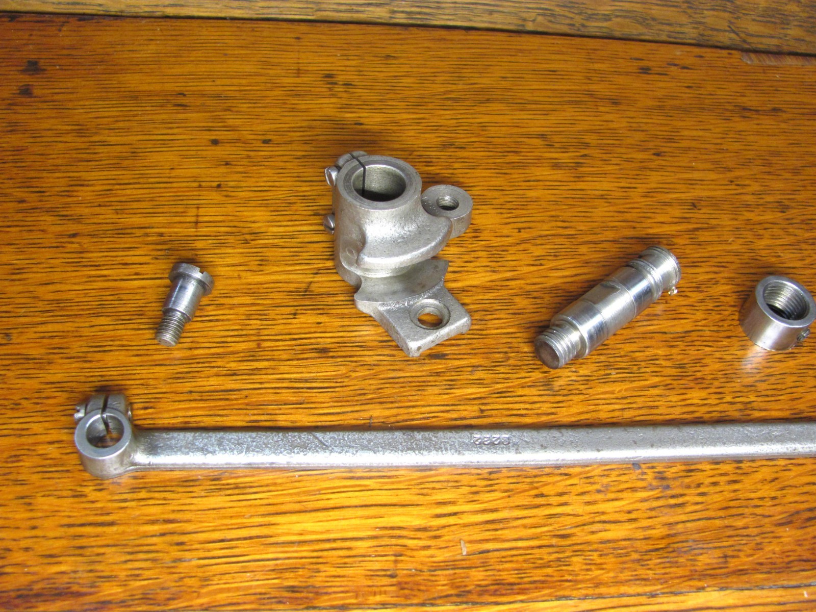 Singer 27 Sewing Machine Bell Crank Assembly and Shuttle Pitman Arm with Screws