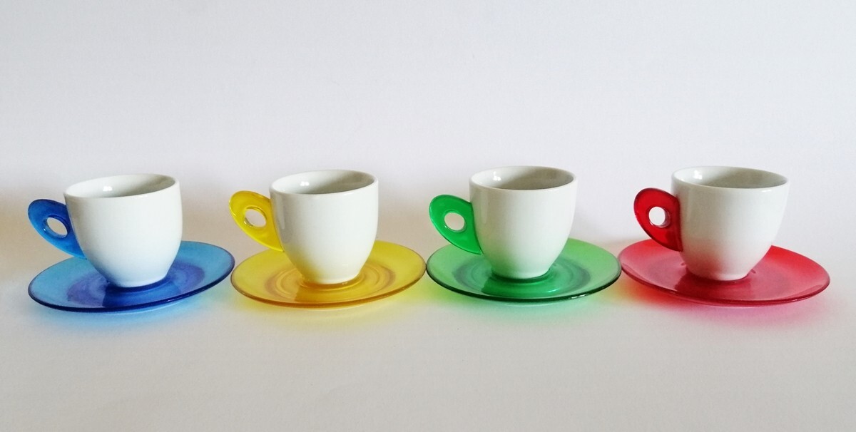4x pop-art/postmodern porcelain/plastik design mocha cups 1990s Italia very rare