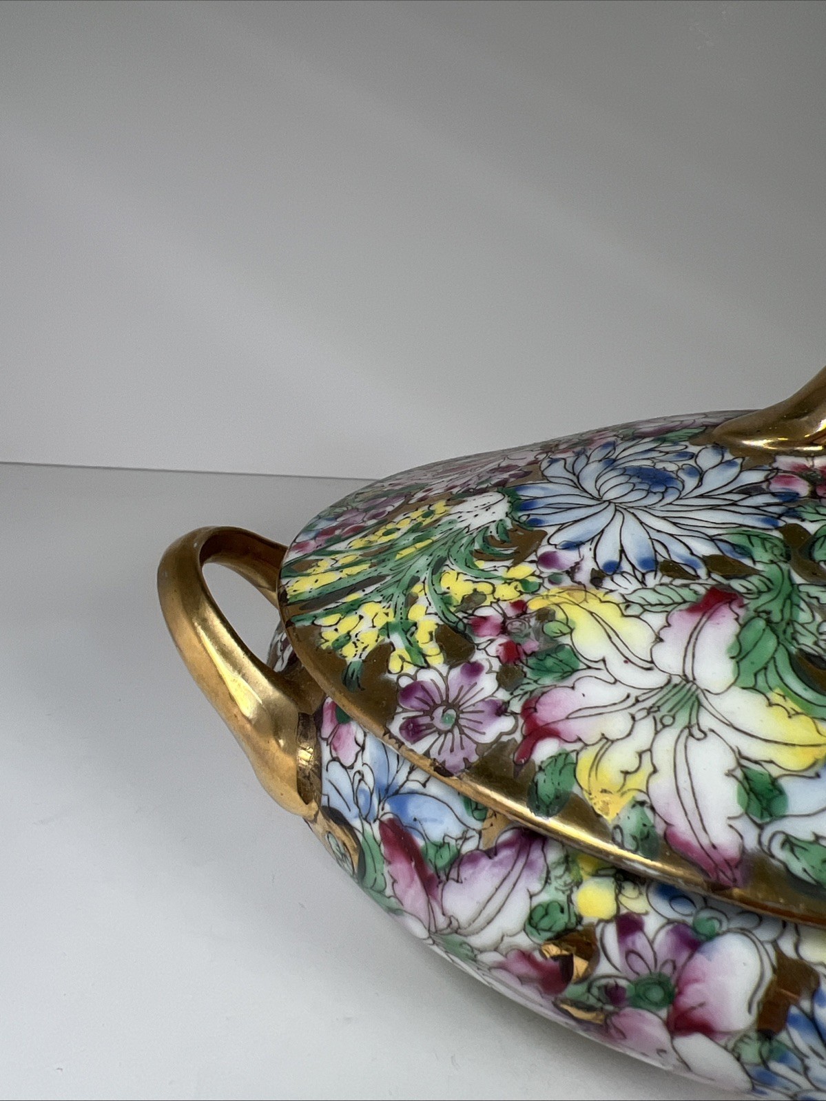 Vintage Chinese Lidded Soup Tureen – Millefleur Thousand Flower Gilded – Macau