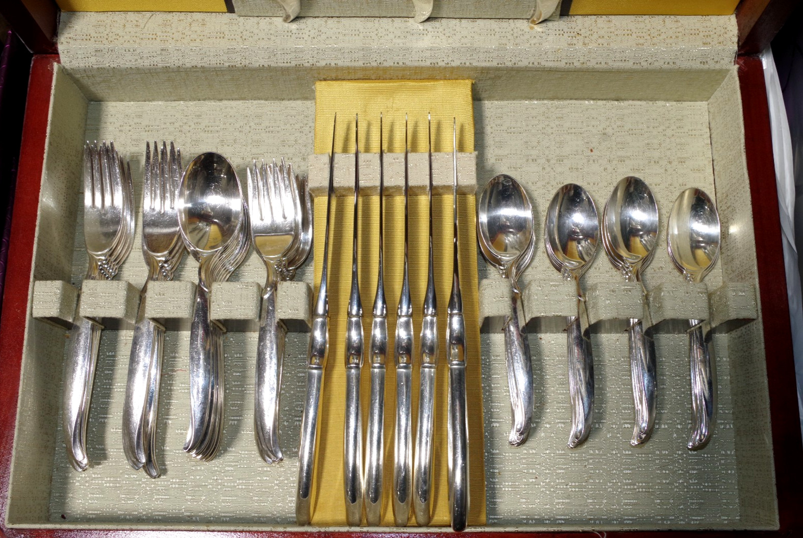 A7 1847 Rogers Bros Flatware 76 PC SET EVENING STAR International Silver 1956