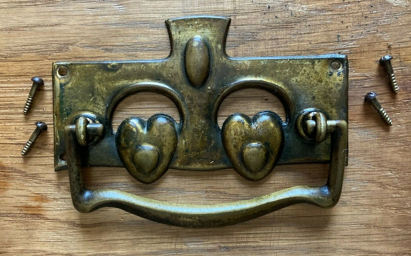 Antique 4.25″ x 2.25″ Double Heart Face Mount Drop Bail Drawer Pull & Screws (H)