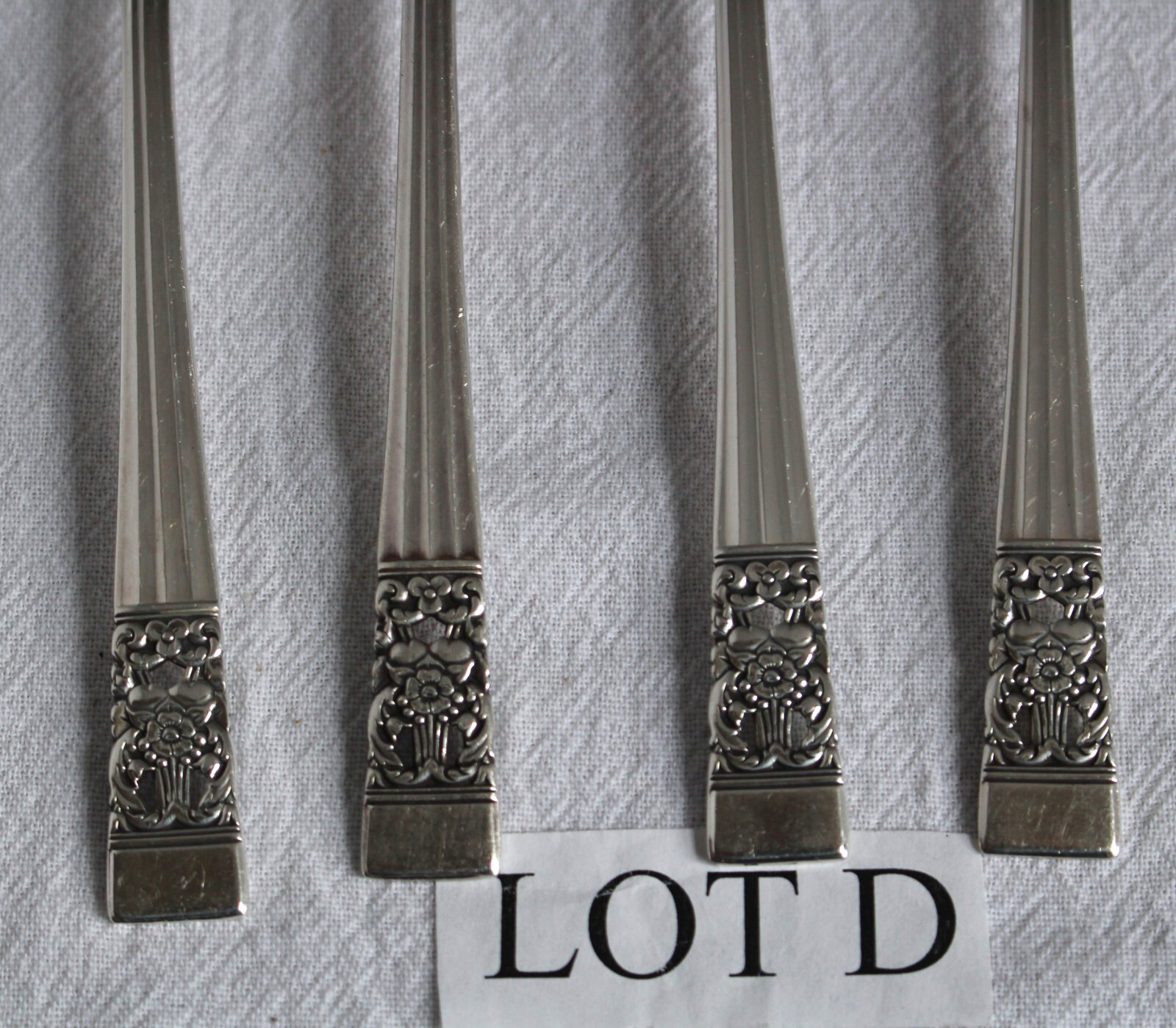 4 Oneida CORONATION Silverplate TEASPOONS *FREE SHIPPING*