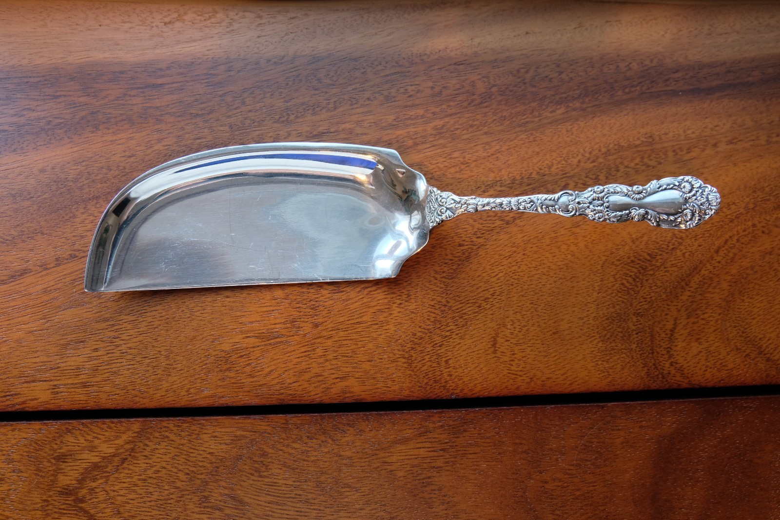Gorham EP Imperial Chrysanthemum Table Crumber Silver Plate Ornate Floral