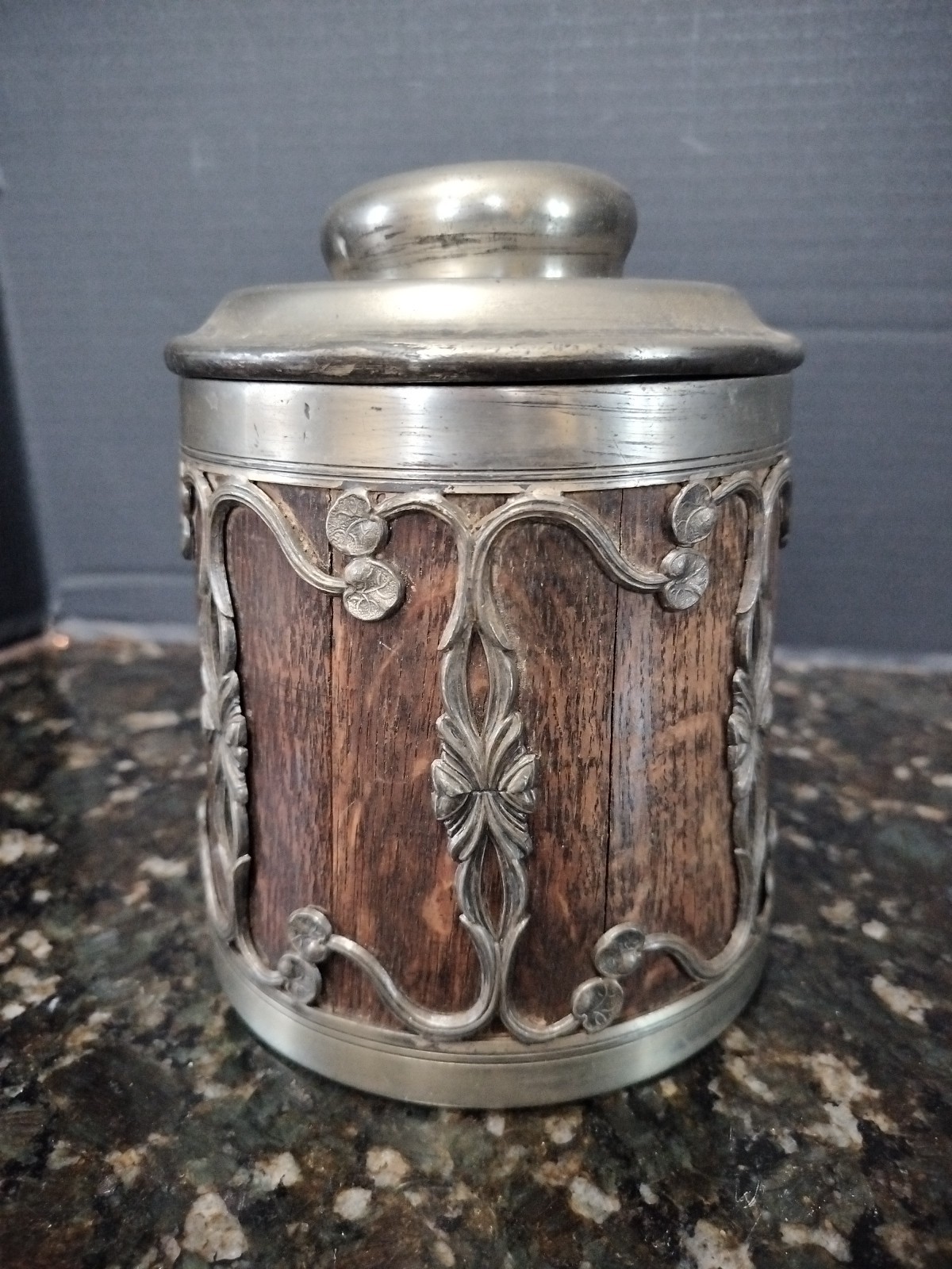 Antique Salosico 1900s Art Nouveau St Louis Silver Co. Oak and Silver Humidor 8″