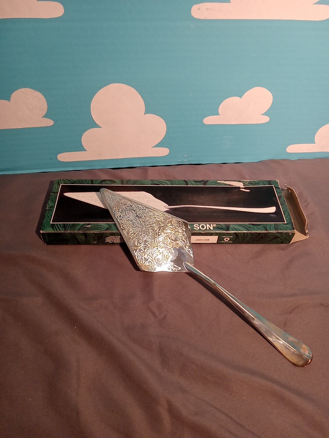 W.M. Rogers & Sons Cake Server Silverplated #0697 11.25″ Serrated Edge Floral