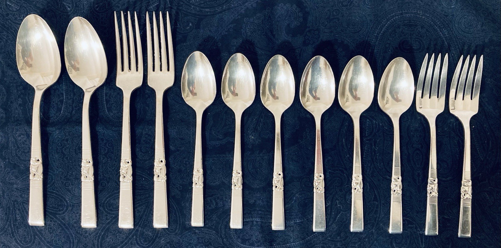 12 Pieces Oneida Community Spoons and Forks Silver Plate Morning Star Pattern