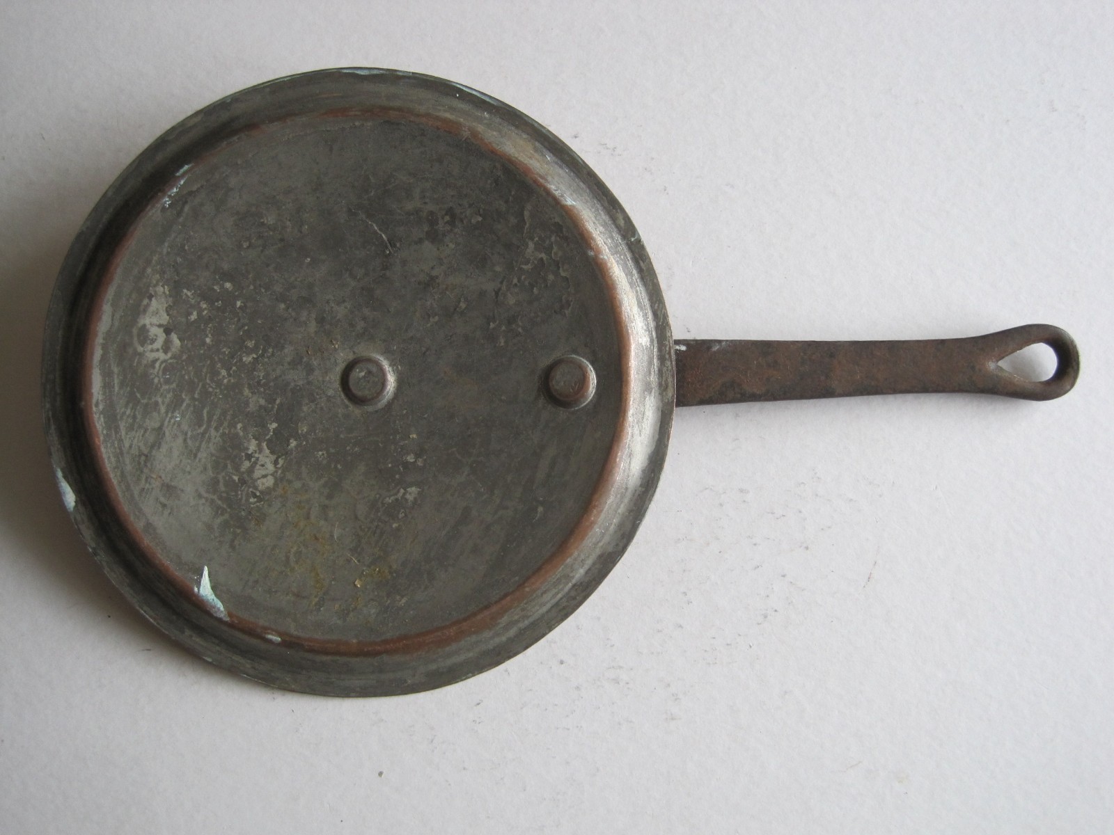 SMALL ANTIQUE FRENCH COPPER PAN LID W/ IRON HANDLE TO SUIT 16.5 CMS DIAMETER PAN