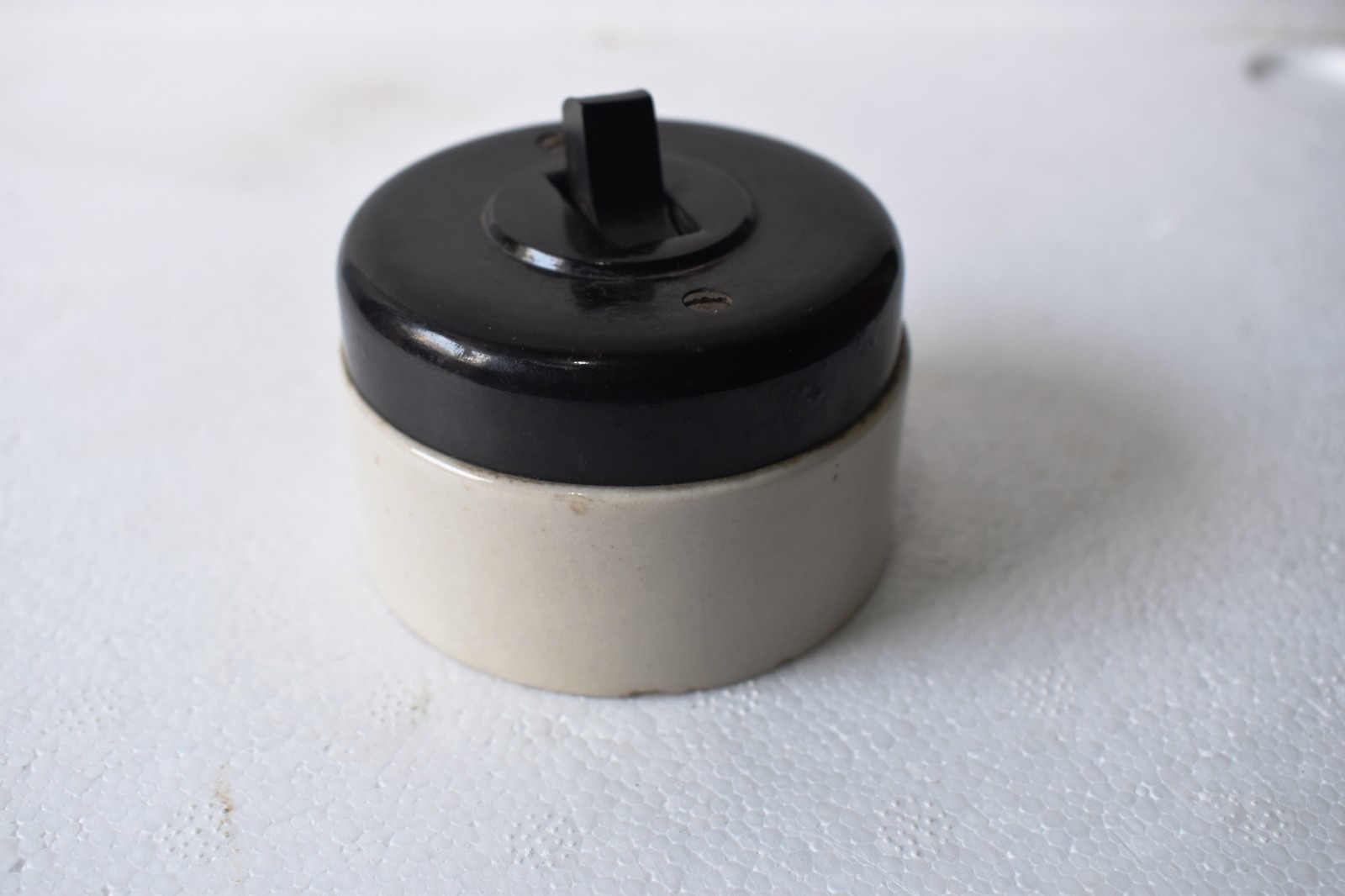 Vintage STANDARD 15A Toggle Switch Bakelite Top Vitreous Porcelain England 2.7″R