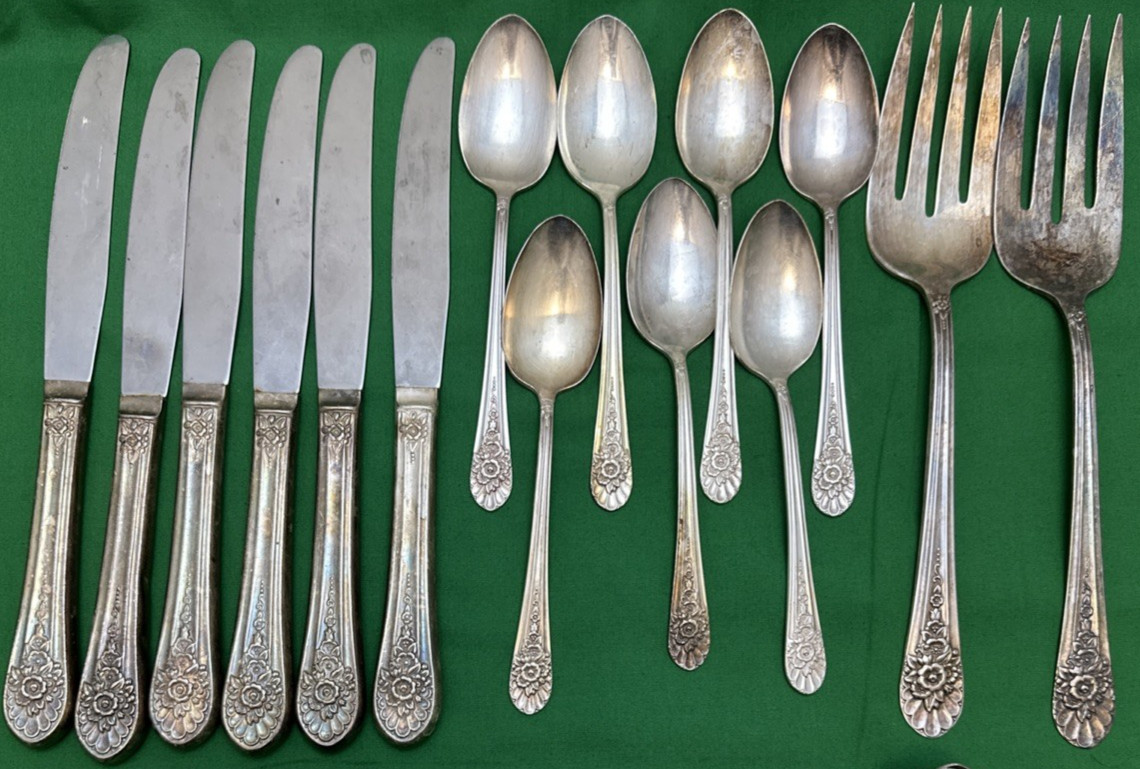 25 Pc JUBILEE Silverplated FLATWARE Mix with SERVING PCS Wm Rogers Mfg