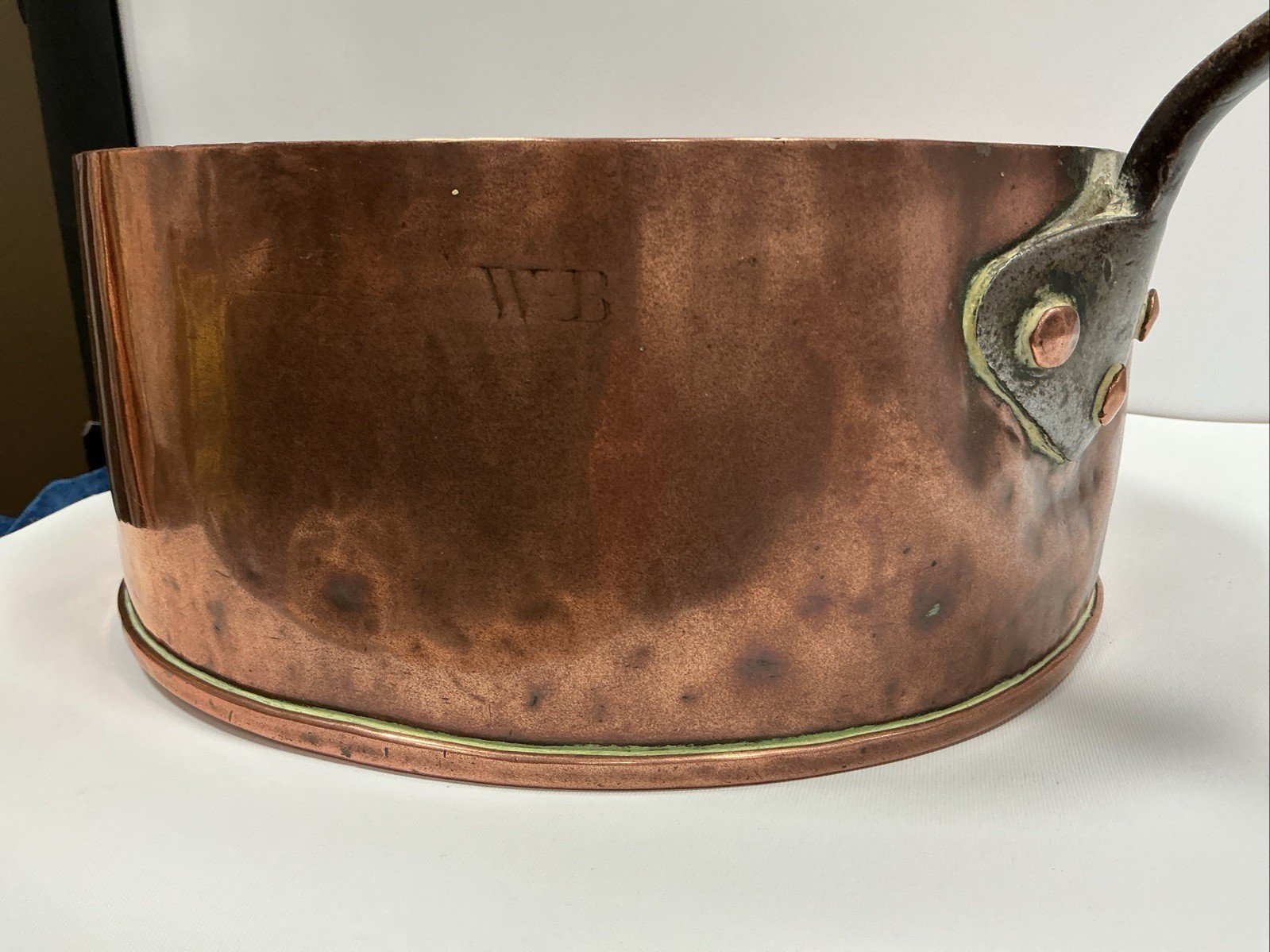 Antique 6‑Piece Copper Saucepan Set – 4 Saucepans + 2 Lids – Total Weight 5.45kg