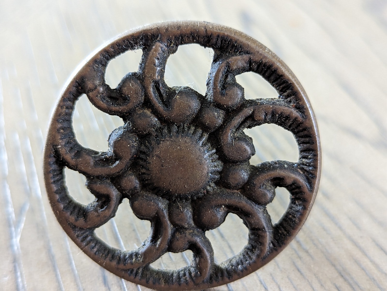 3 ANTIQUE SOLID BRASS LARGE ROUND PULL KNOBS FLORAL DESIGN 2″ DIA PATINA PLUS