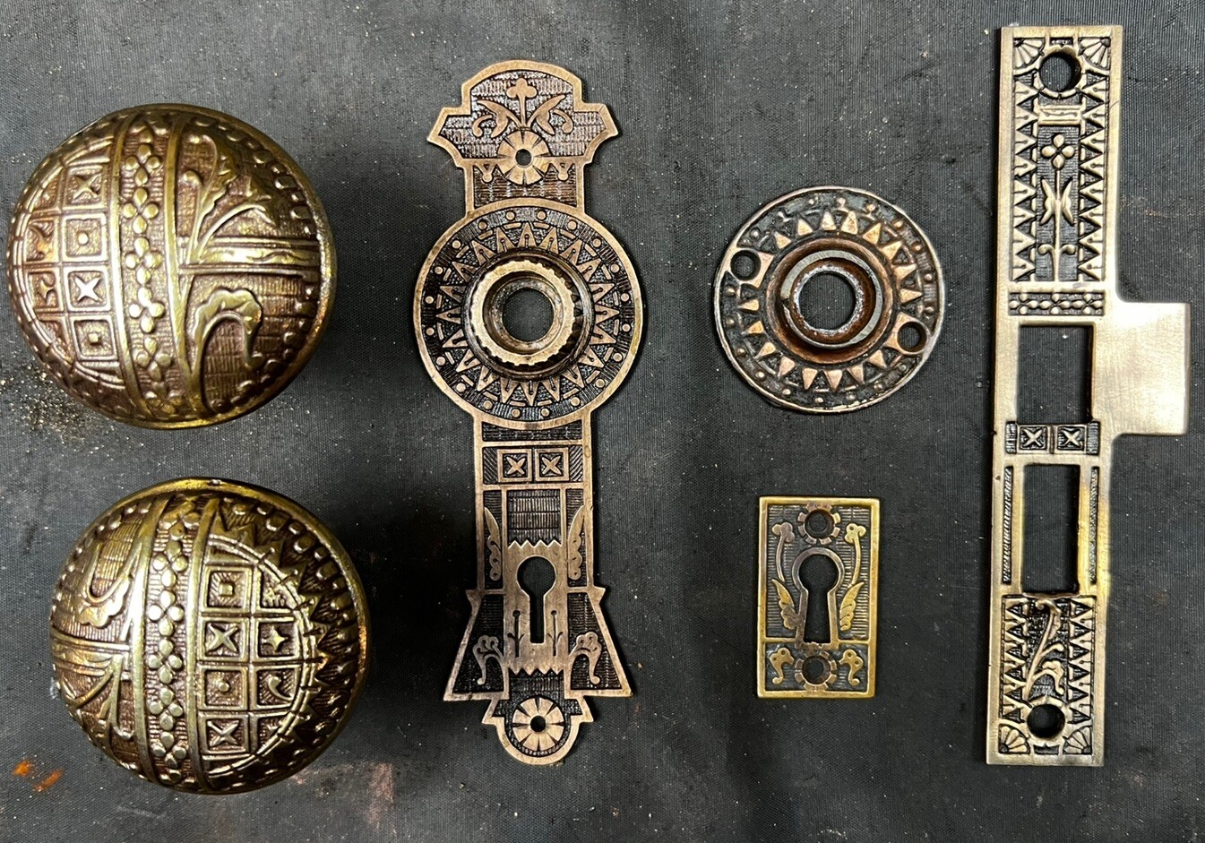 Sargent Arcadian Passage Set Door Knobs, Plates, Lock 1880’s Eastlake Victorian