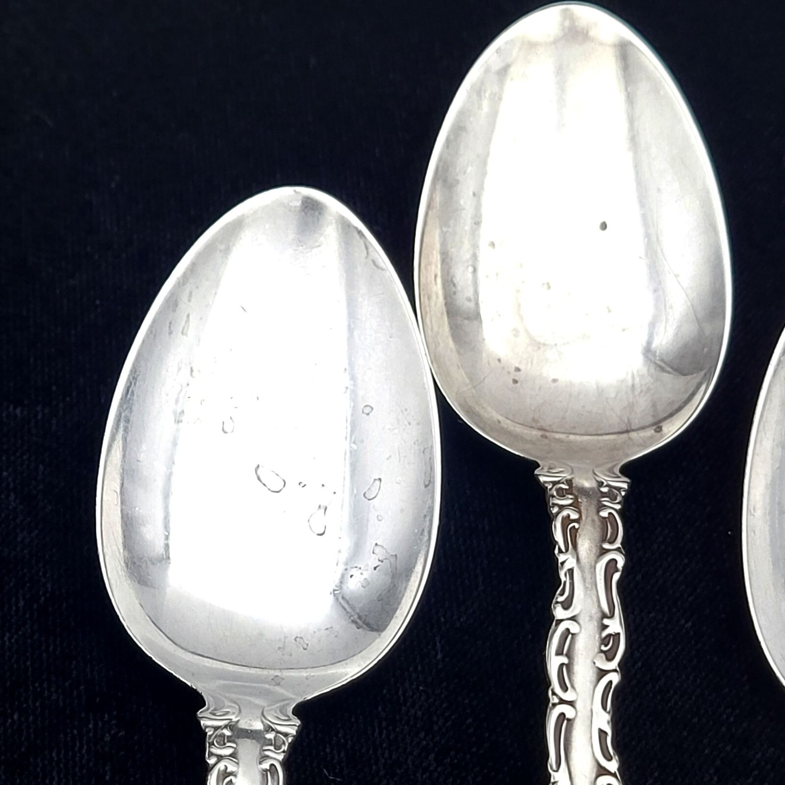 Whiting Louis XV Lot of 4 Sterling Silver Teaspoons 5 3/4″ Monogrammed