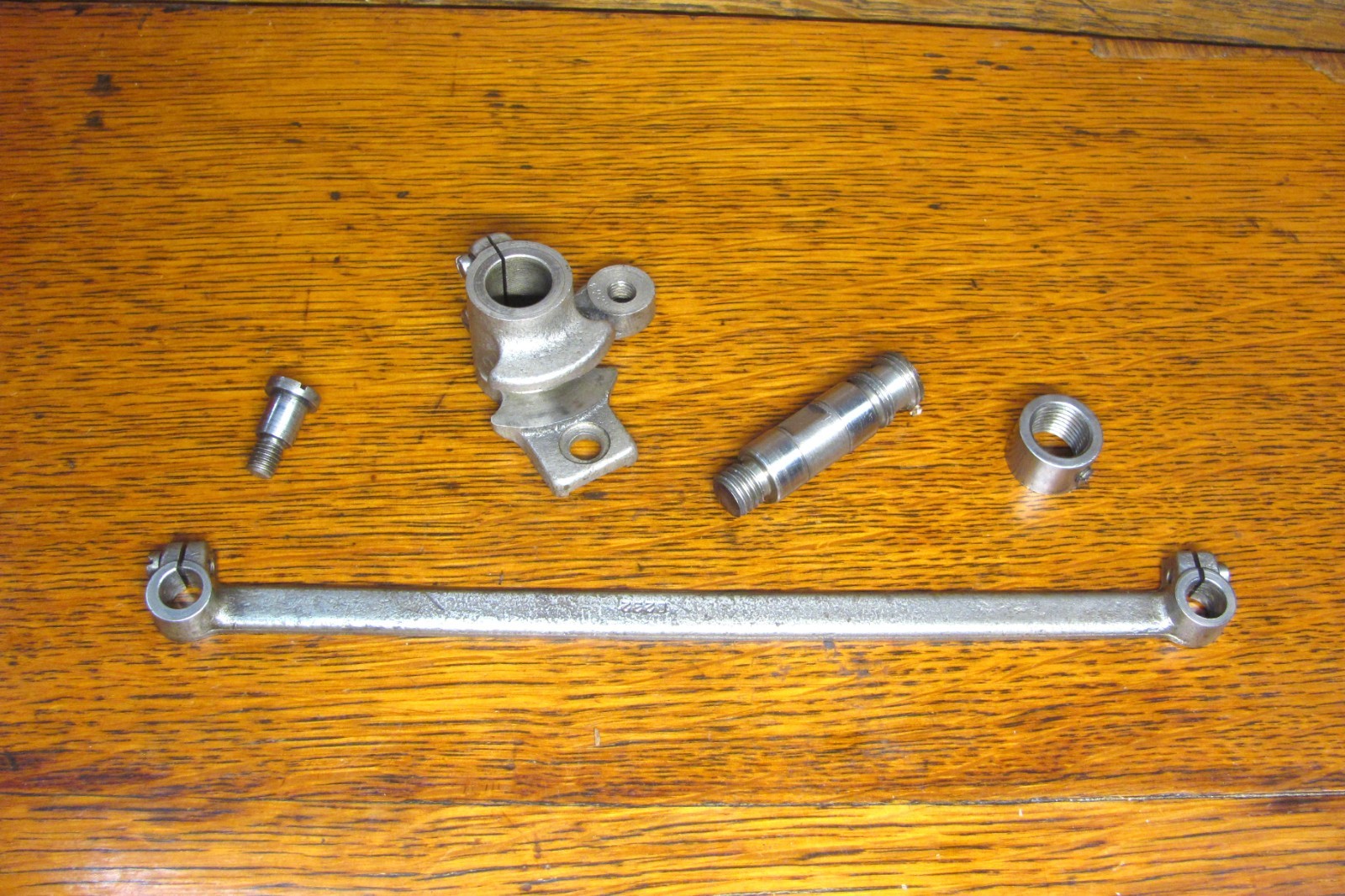 Singer 27 Sewing Machine Bell Crank Assembly and Shuttle Pitman Arm with Screws