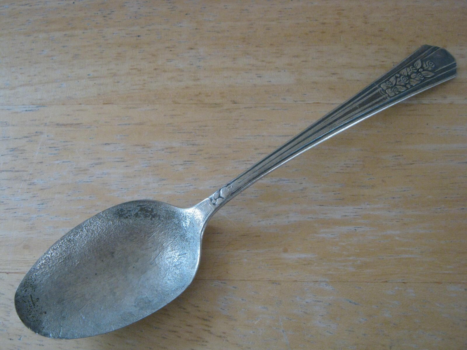 Wm Rogers A1 Plus Oneida Rosaile Table, Soup or Serving Spoon