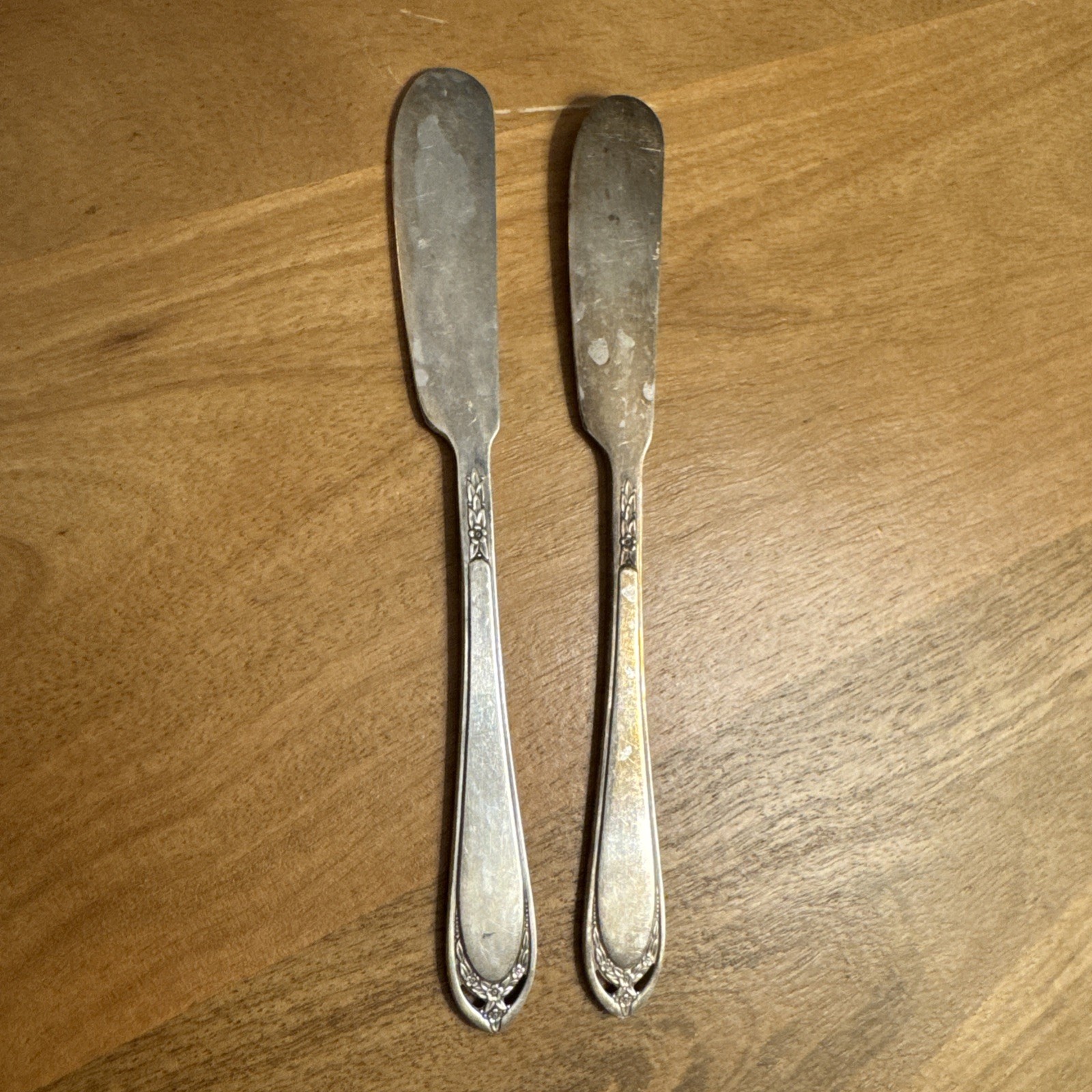 1847 Rogers Bros IS First Love silverplate butter knife 6in Art Deco VTG US