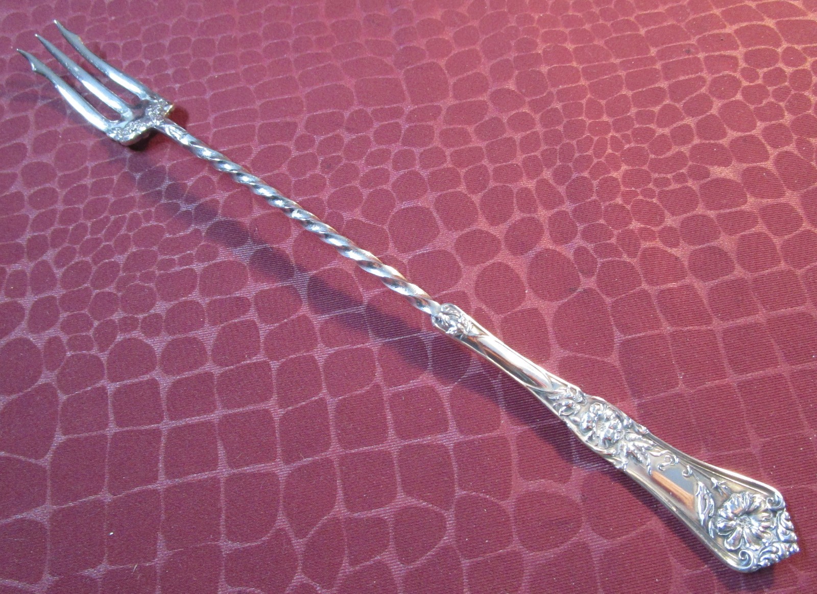 GLORIA aka GRENOBLE Twisted Handle Pickle Fork 1906 Silverplate No Monogram bw