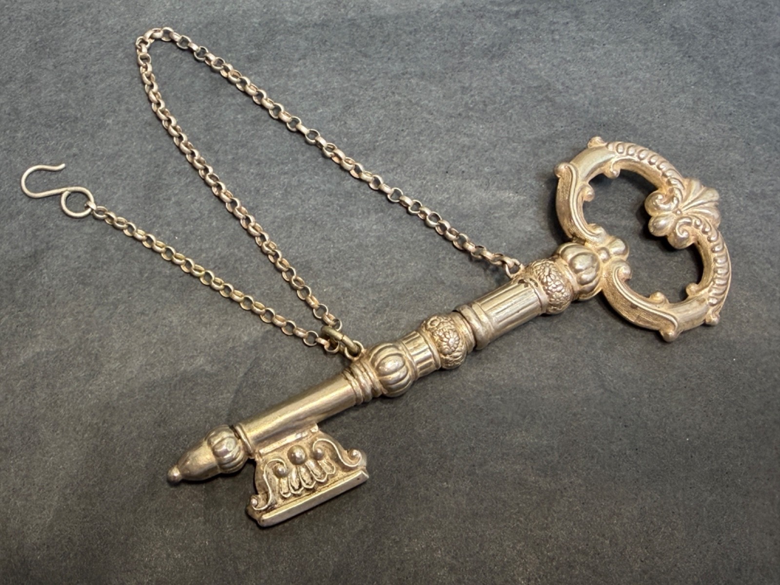 19c Victorian Sterling Silver Sewing Bodkin Needle Case Figural Skeleton Key Box