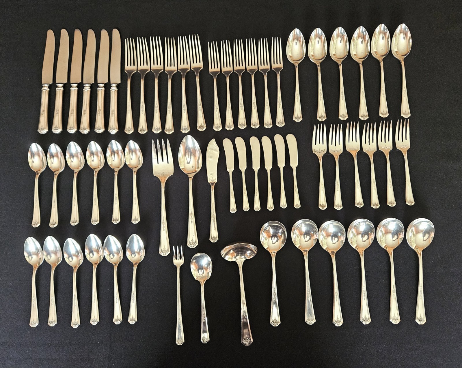 Oneida Queen Bess 1924 Silverplate Flatware 6 Place Settings + Serving Pieces