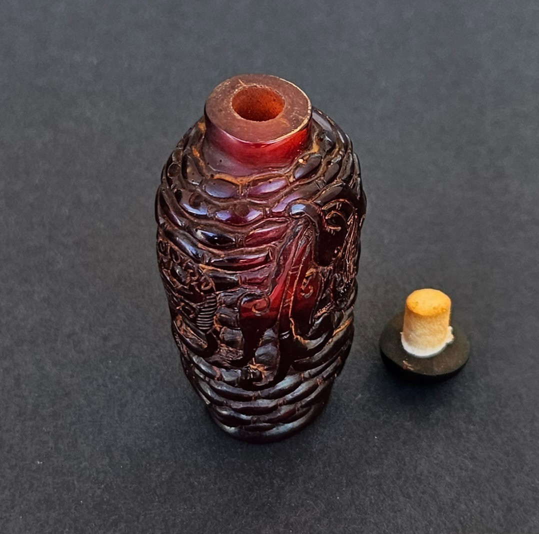Antique Chinese Catalin Bakelite Cherry Amber Translucent Faturan Snuff Bottle