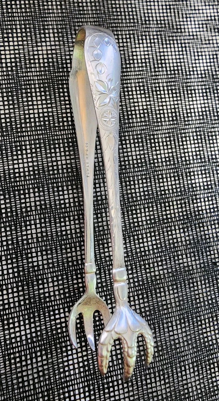 😜TOWL TURN OF CENTURY ANTIQUE ENGRAVED ’05 SILVERPLATED SUGAR CUBE TONGS 🤍◽️