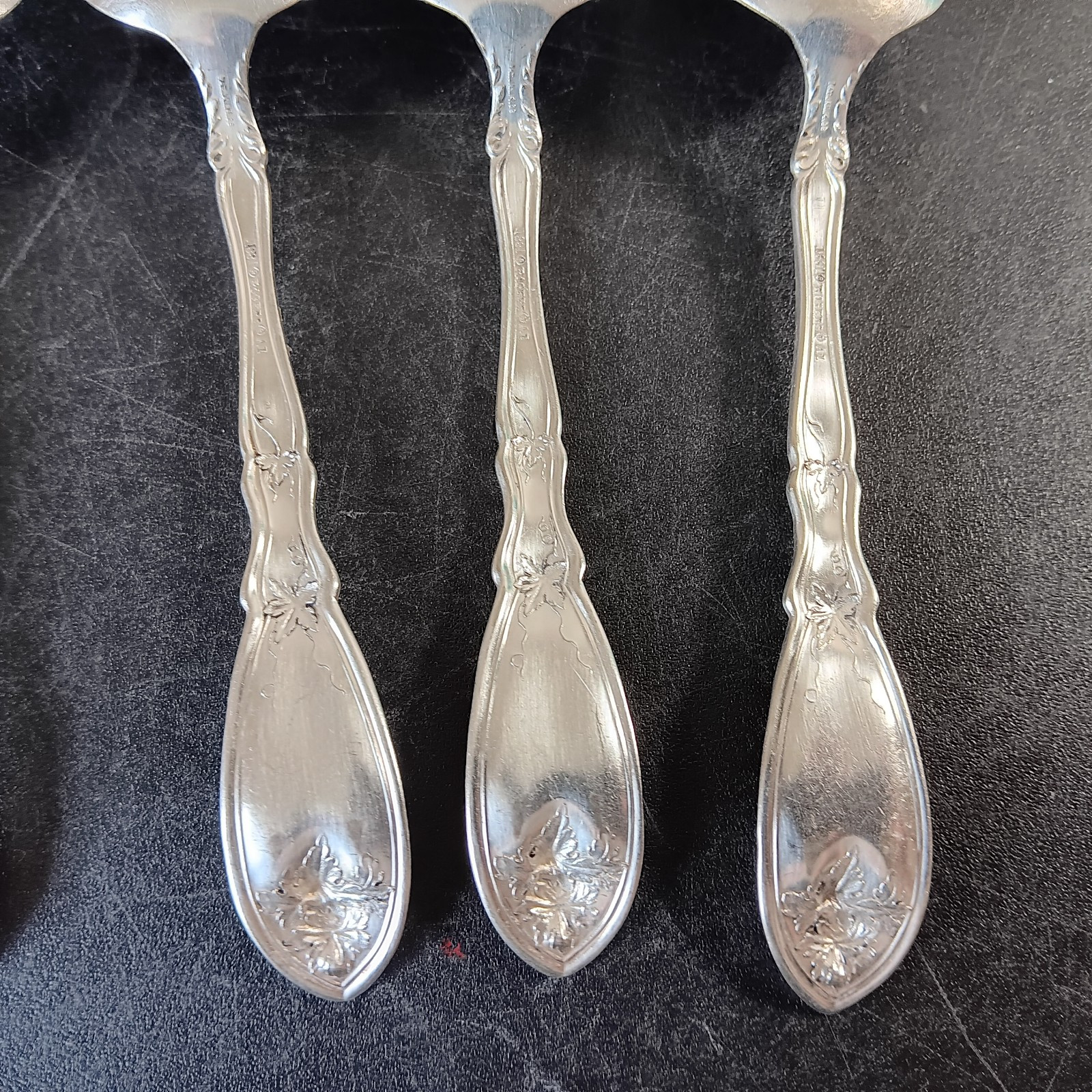 Set Of 5 1881 Rogers A1 La Vigne Grape Cluster Silver Plated Soup Spoons